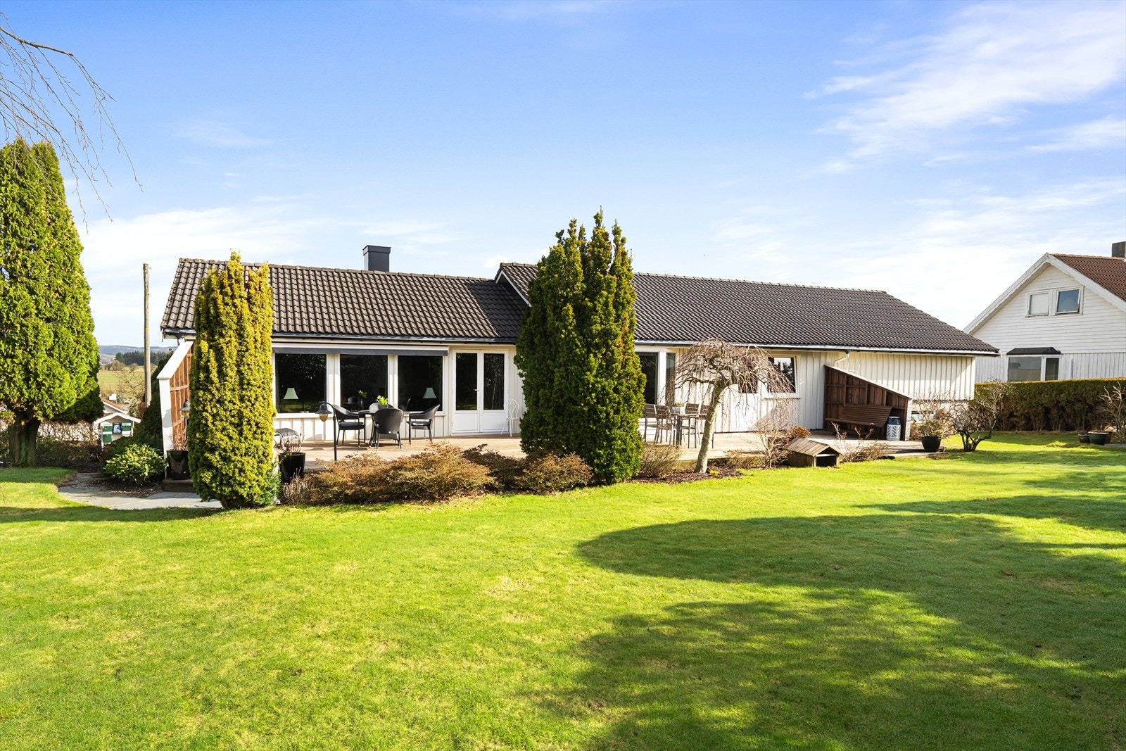 Monica Mørk Aase i EiendomsMegler1 Jærmegleren presenterer Fiolvegen 15 på Nærbø.
Foto: Asle Haukland. Galleribilde