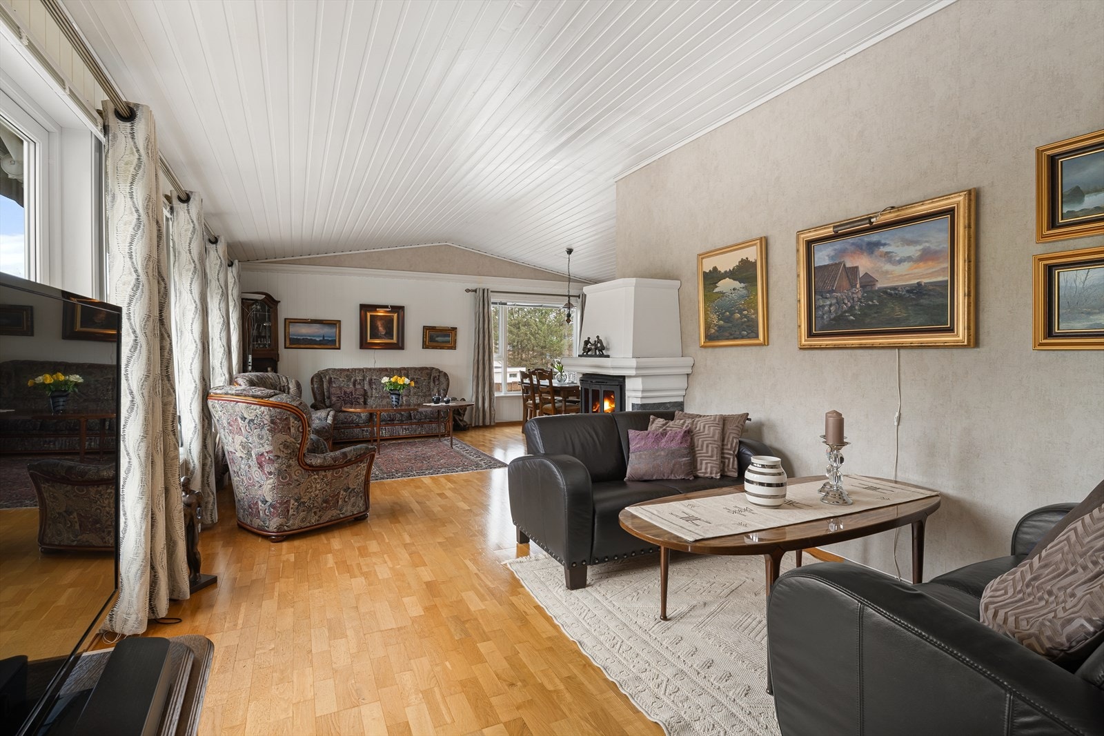 Stuens utforming gir mange møbleringsmuligheter. Galleribilde