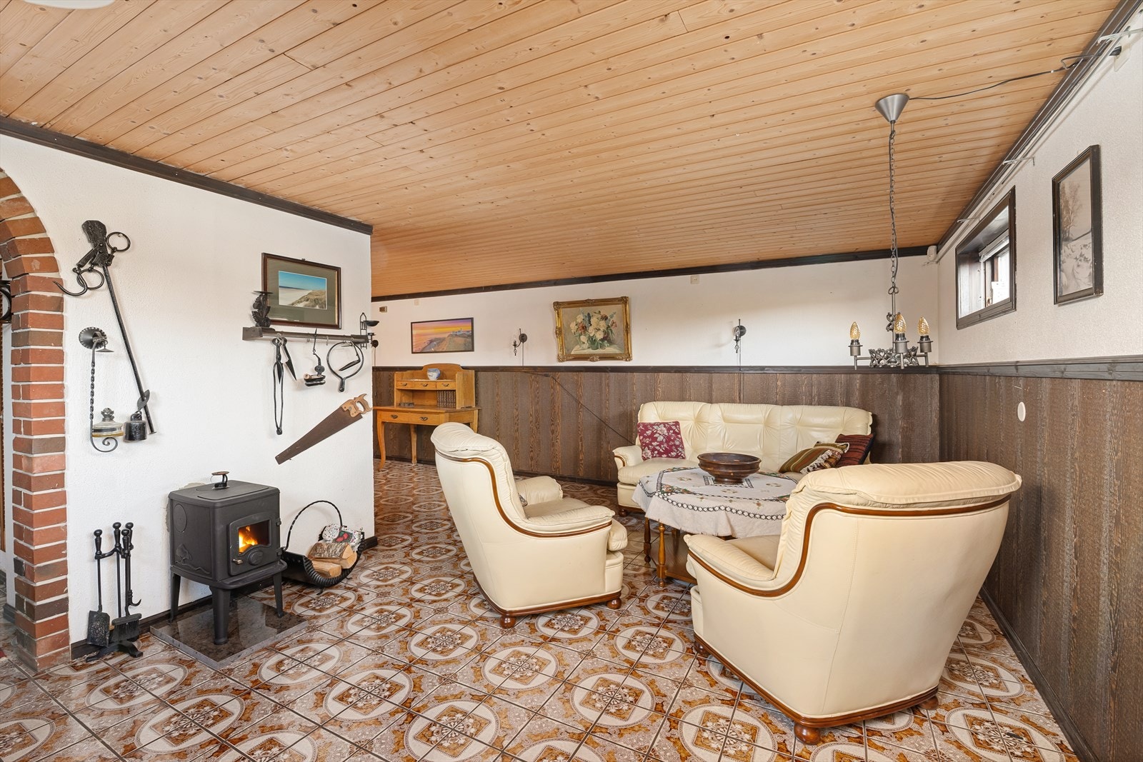 Her finner man også en vedovn Galleribilde