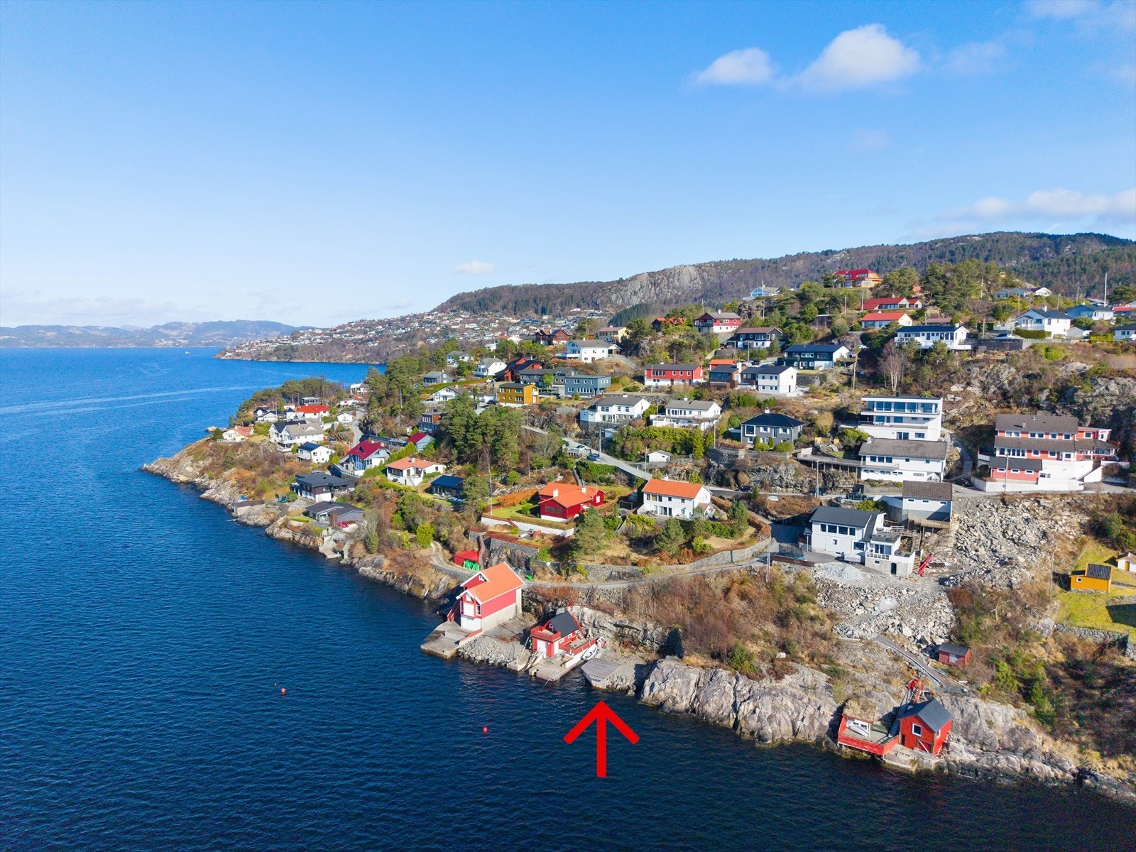 Enebolig med tilhørende sjøtomt med kai Galleribilde