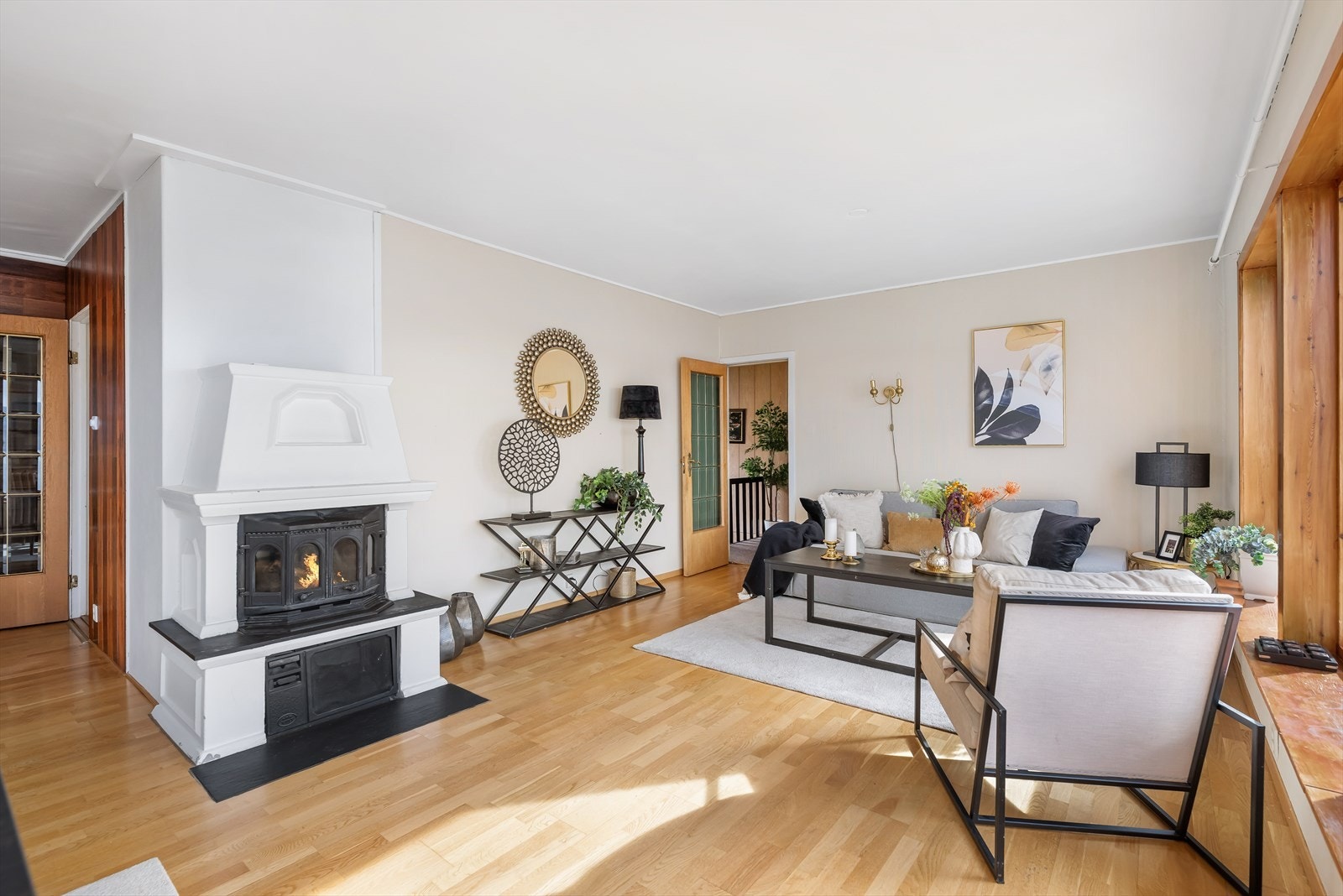 Koselig stue med flott peis skaper behagelige omgivelser! Galleribilde