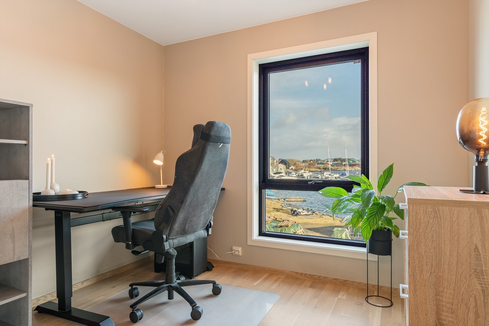 Soverom nr. 2 og 3 passer ypperlig som barnerom, gjesterom eller hjemmekontor - alt etter ønske og behov! Galleribilde