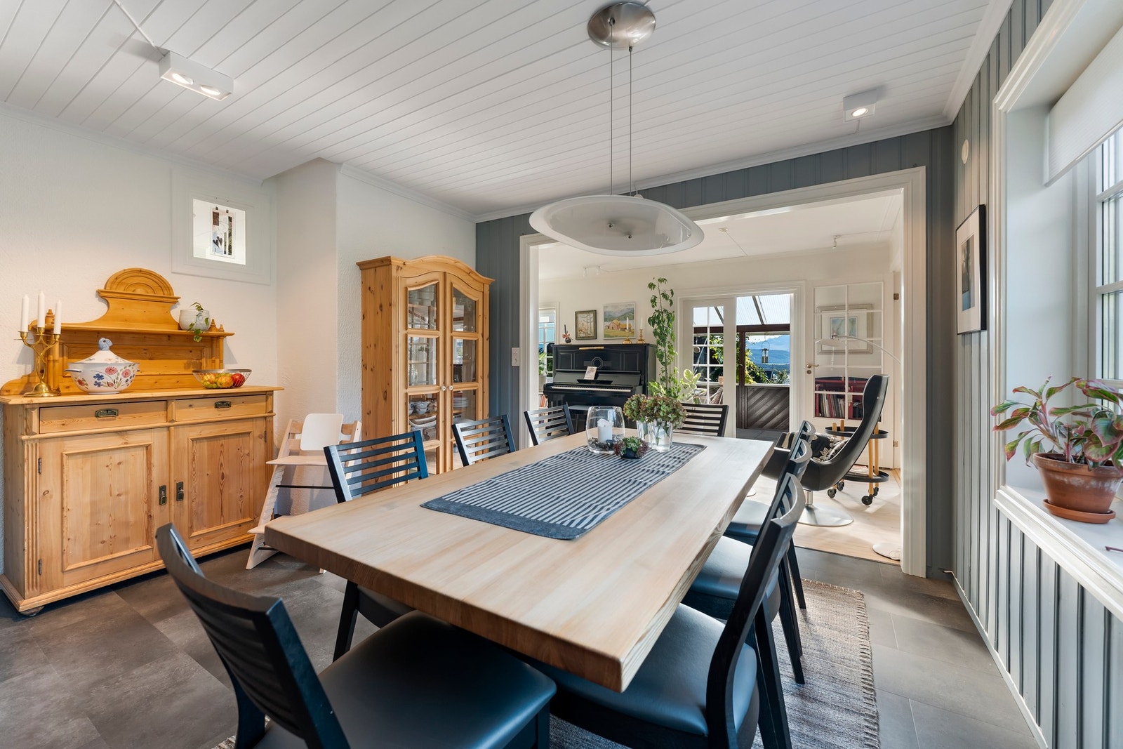 Spisestue. Galleribilde