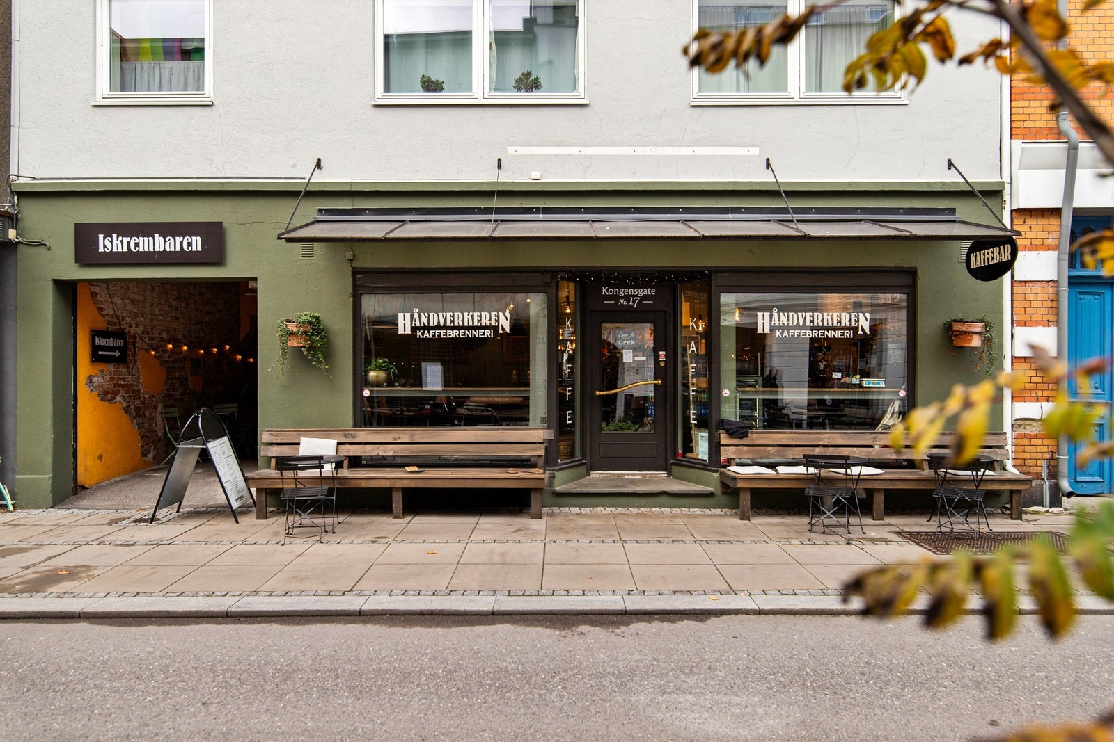 Området byr på en god blanding av kjente kjeder og unike, lokale forretninger. Galleribilde