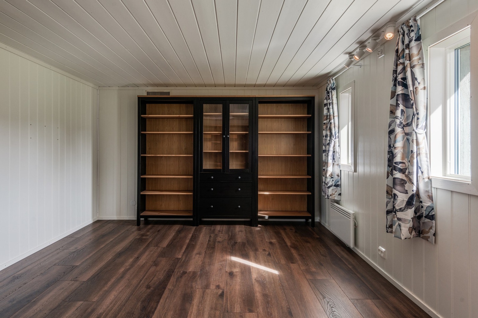 Kjellerstue/peisestue i underetasje Galleribilde