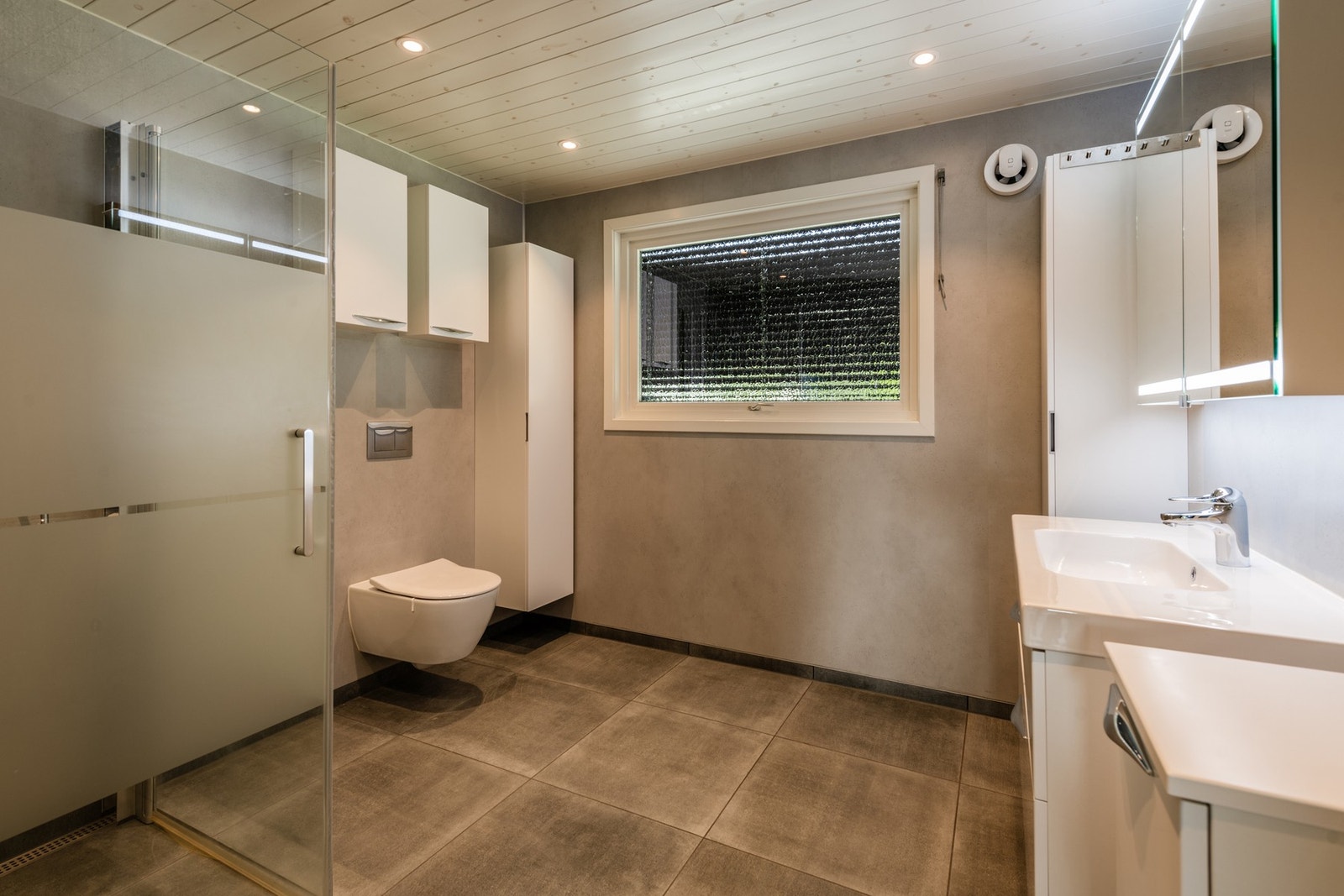 Bad i 1. etasje. Dette er fra 2019 Galleribilde