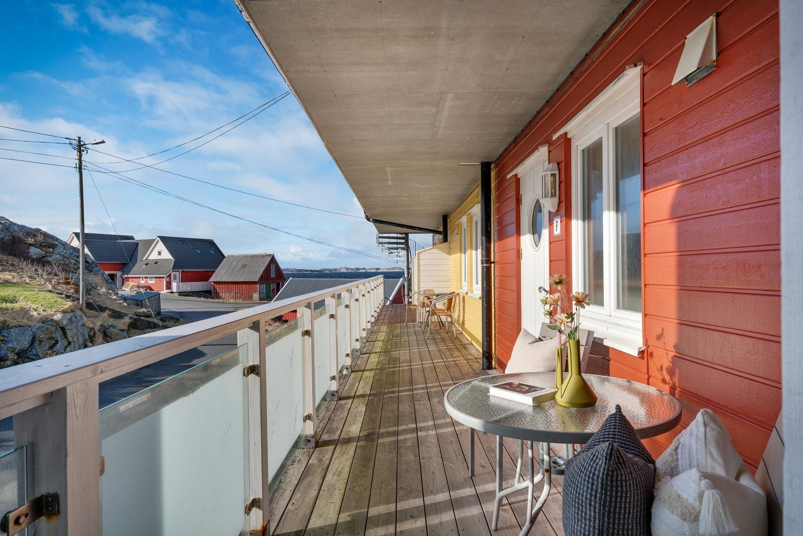 Uteplass mot vest Galleribilde