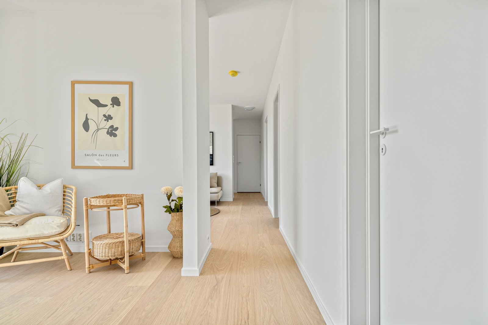 Boligen har fokus på rene linjer og har en praktisk planløsning som gjør den til en drøm å innrede. Galleribilde