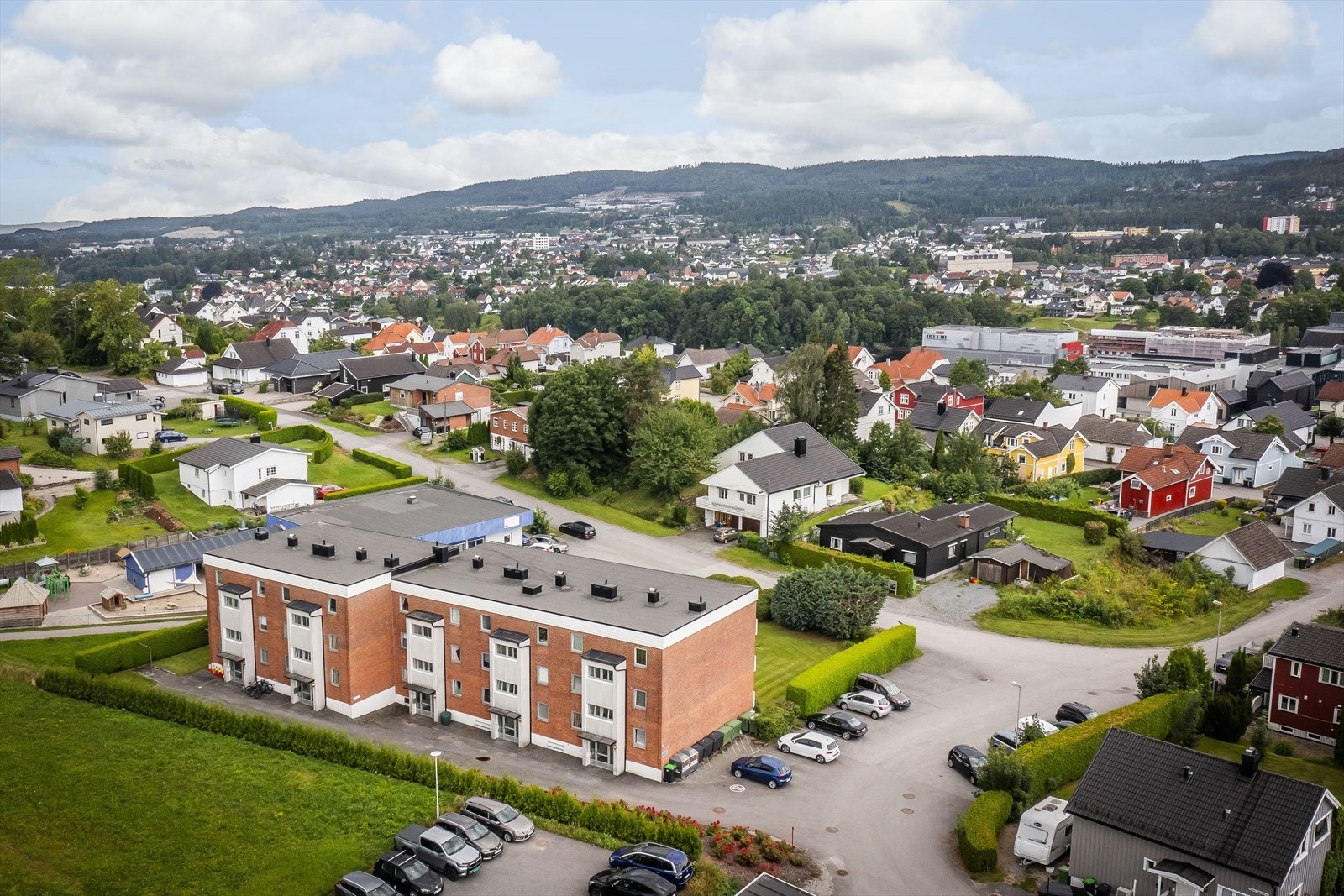 Oversikt over borettslaget, fellesarealer og parkeringsplassen Galleribilde