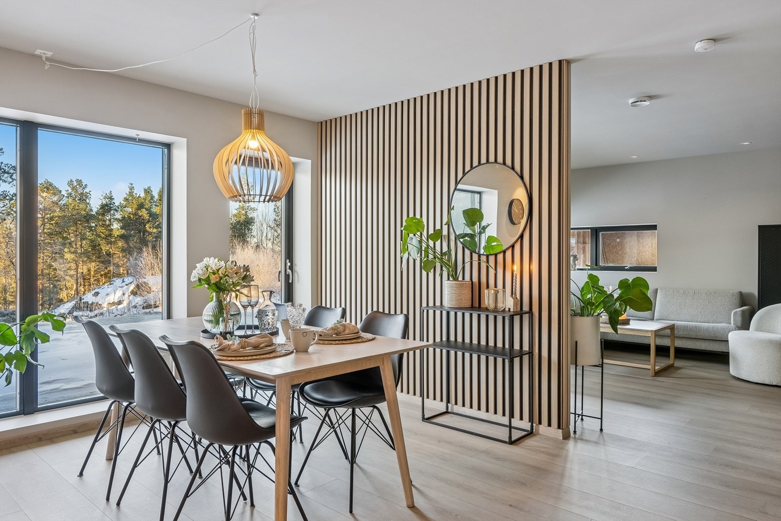 Leiligheten er utstyrt med vannbåren varme i gulv og balansert ventilasjonssystem. Galleribilde