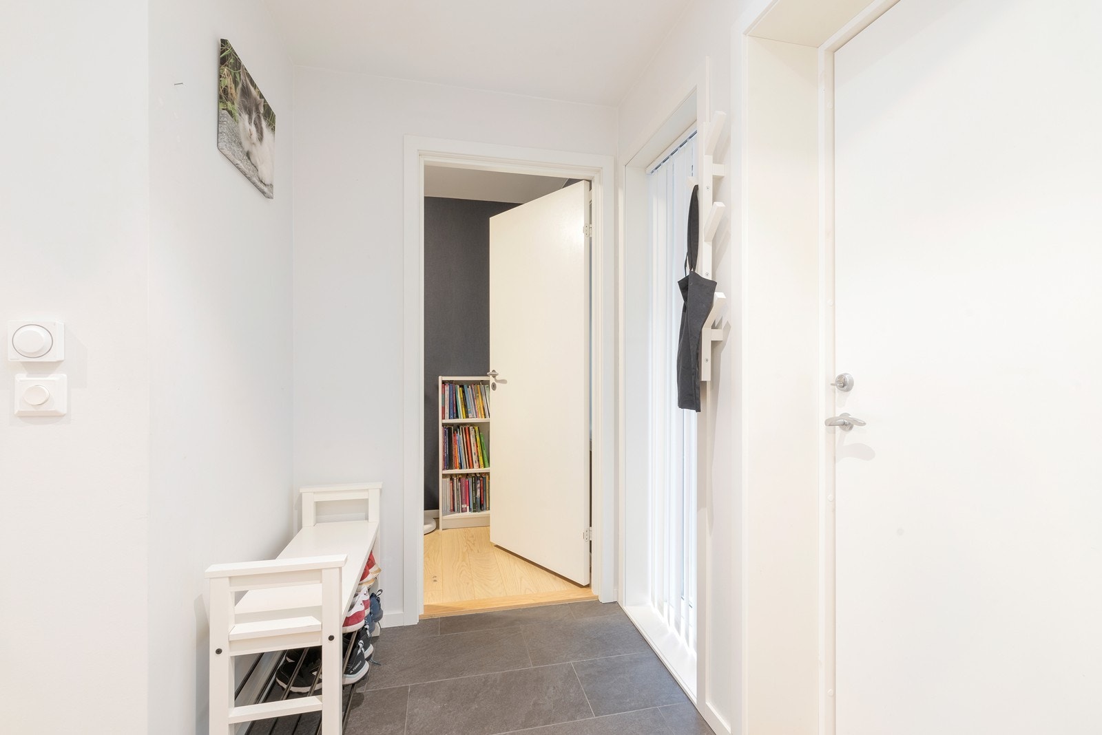 Entré og inngang til gjestesoverom. Galleribilde