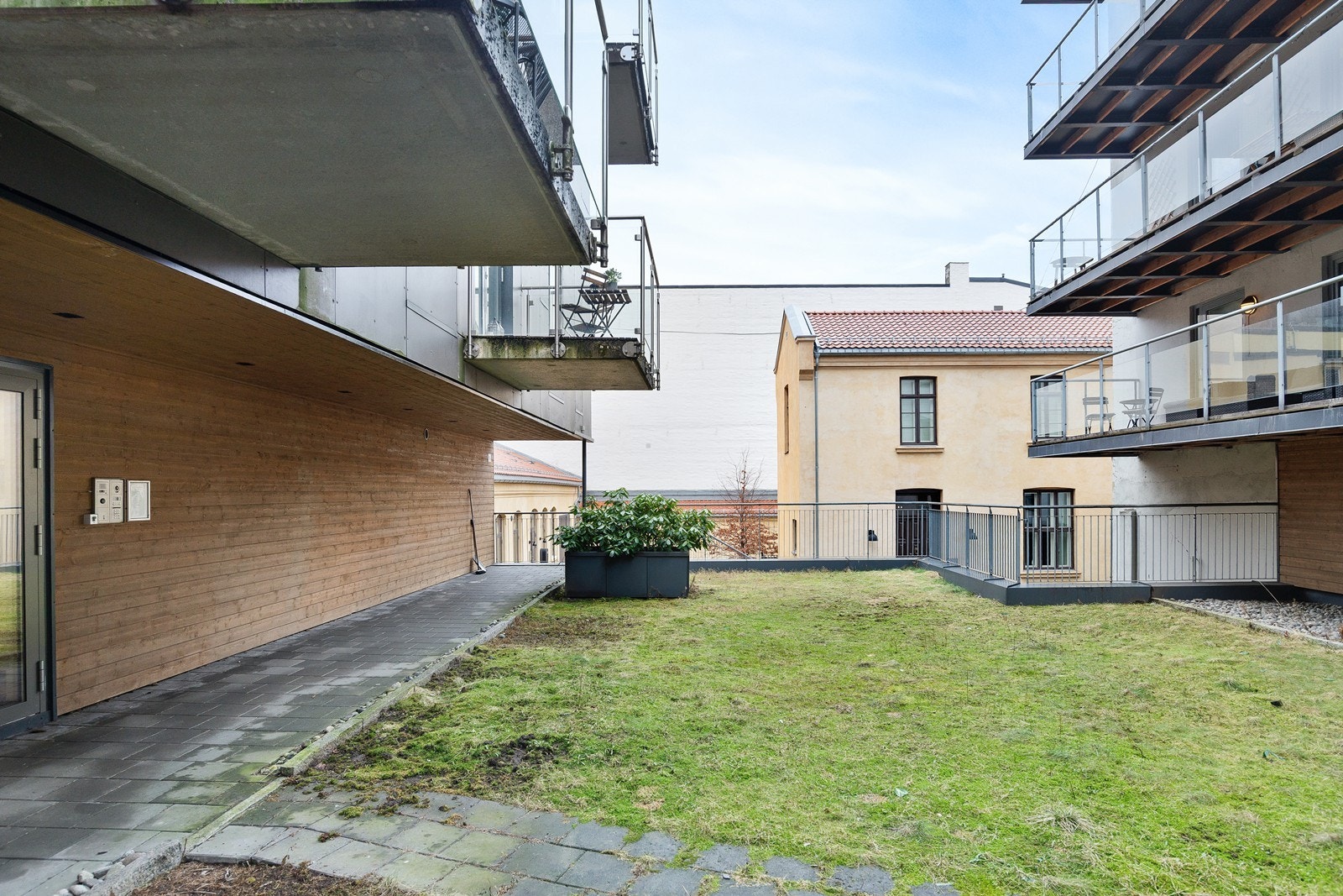 Beliggenheten er svært sentral, men samtidig rolig og tilbaketrukket. Galleribilde