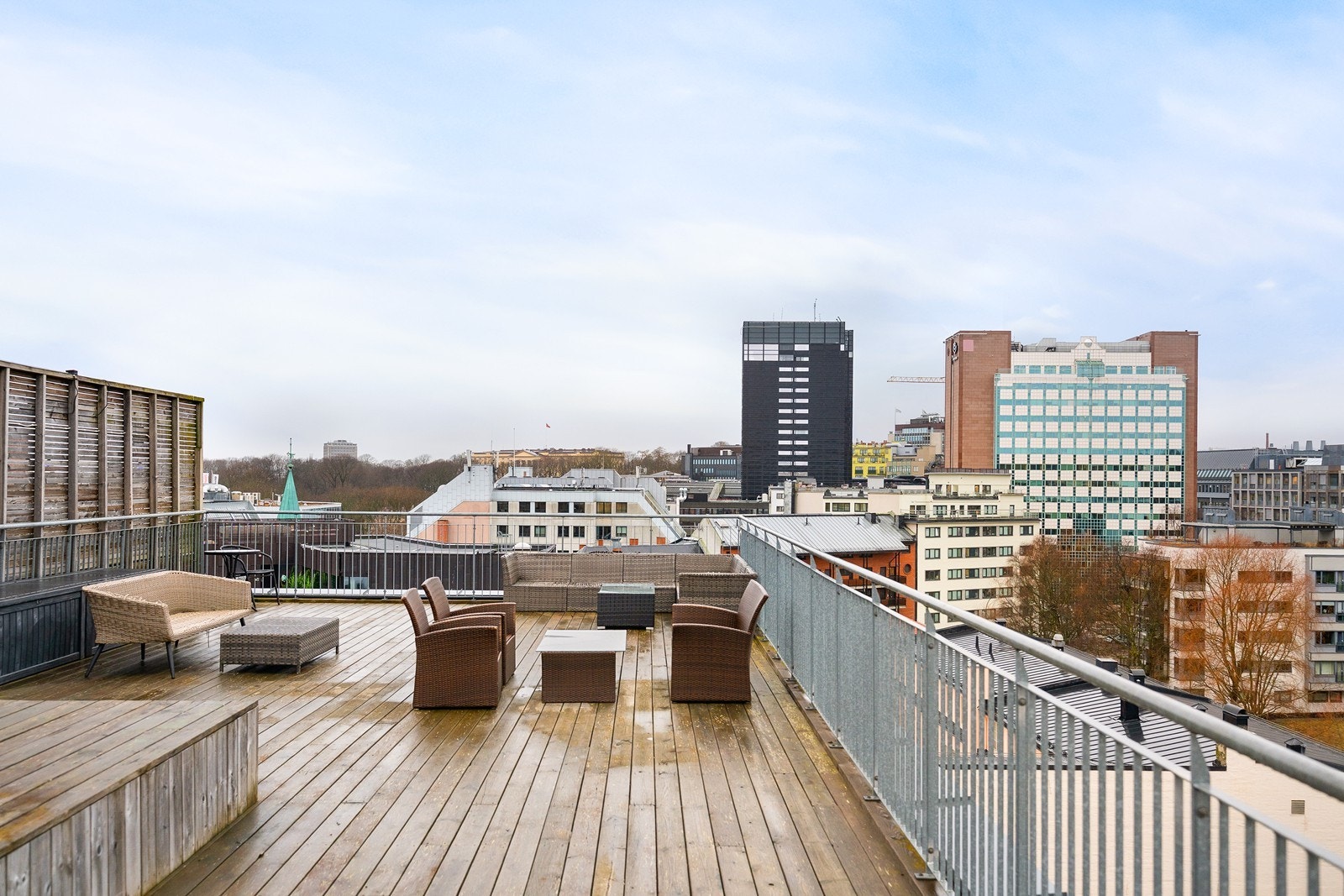 Felles takterrasse med fantastisk utsikt over byen og solforhold gjennom hele dagen. Galleribilde