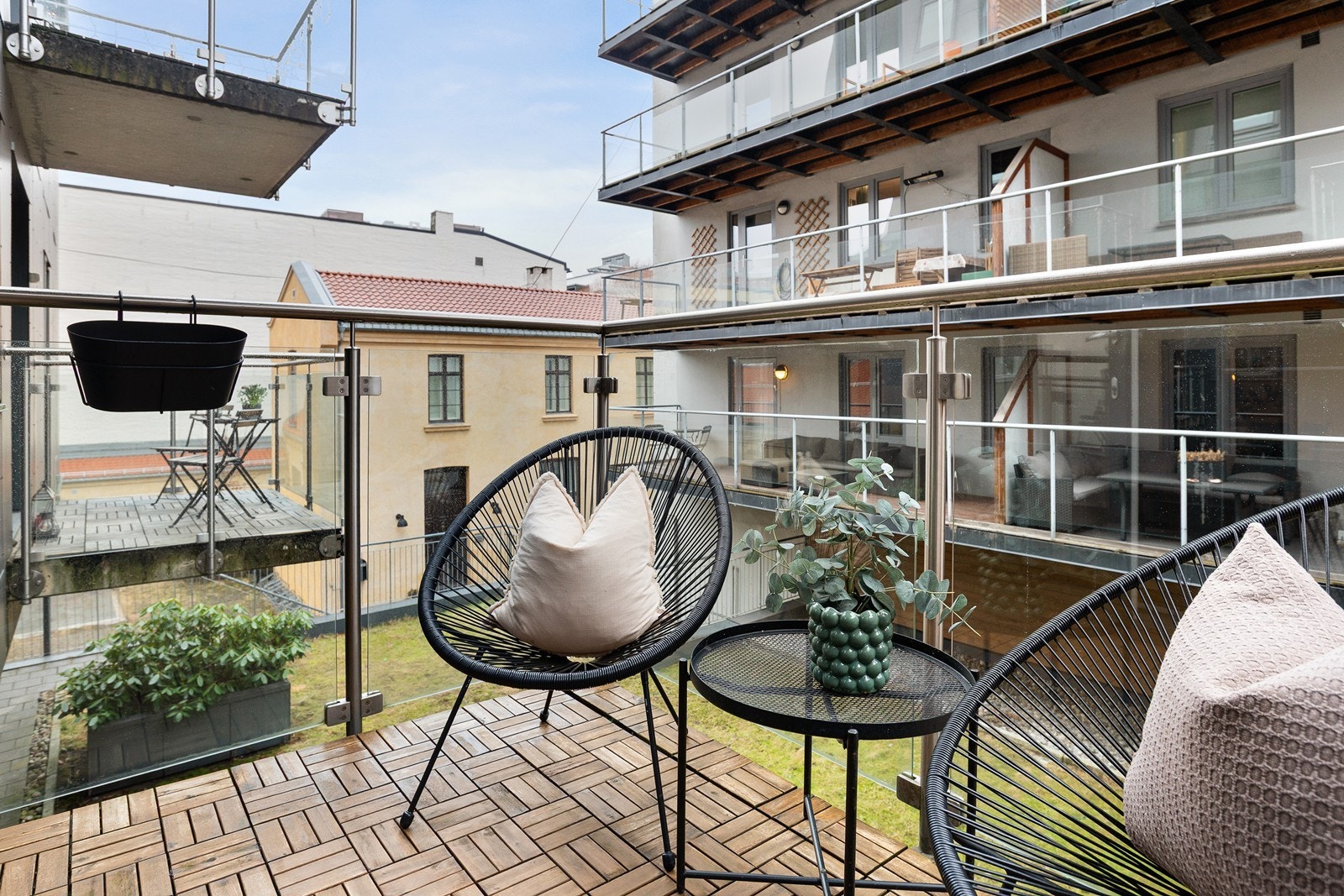 Flott 2-roms | Solrik balkong 5kvm | Fantastisk felles takterrasse | Varmtvann og internett inkl | Heis | Sentralt og tilbaketrukket Galleribilde