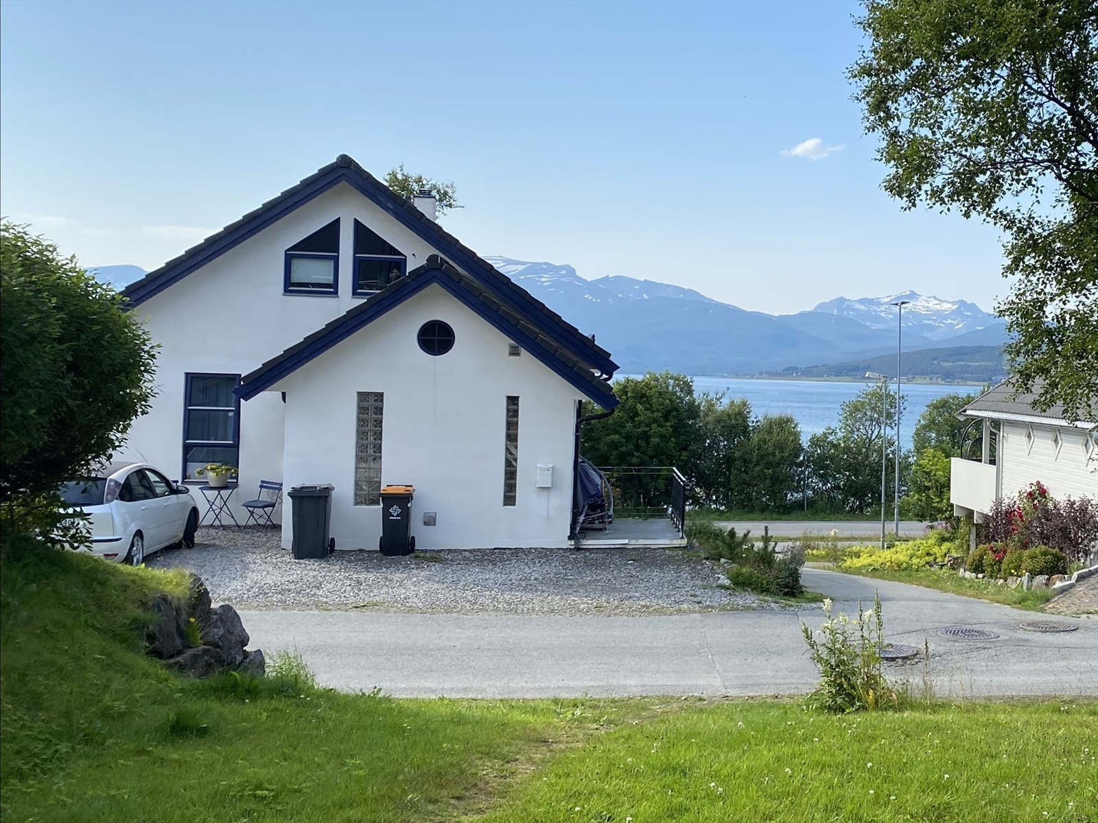 Privat bilde. Lekeplass og grøntområde ligger rett over veien. Galleribilde