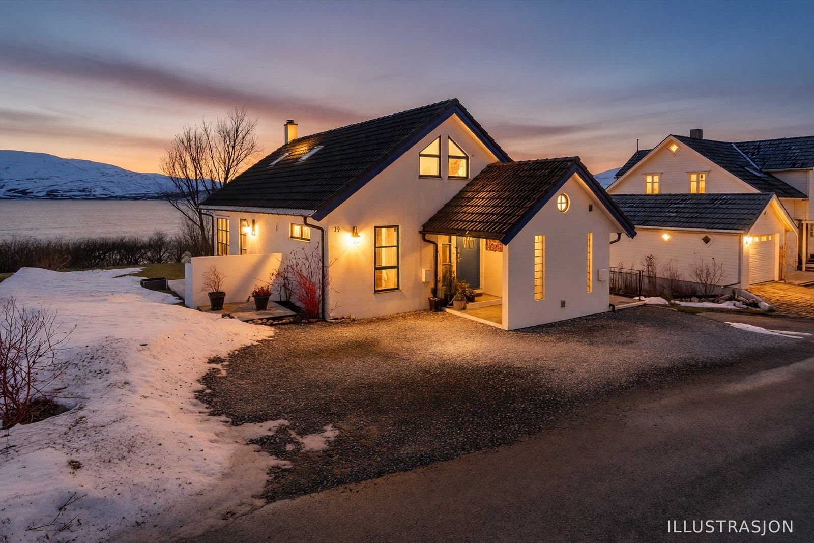 Fasade sett fra sør-øst, kvelds- og stemningbilde, illustrert av KI Galleribilde