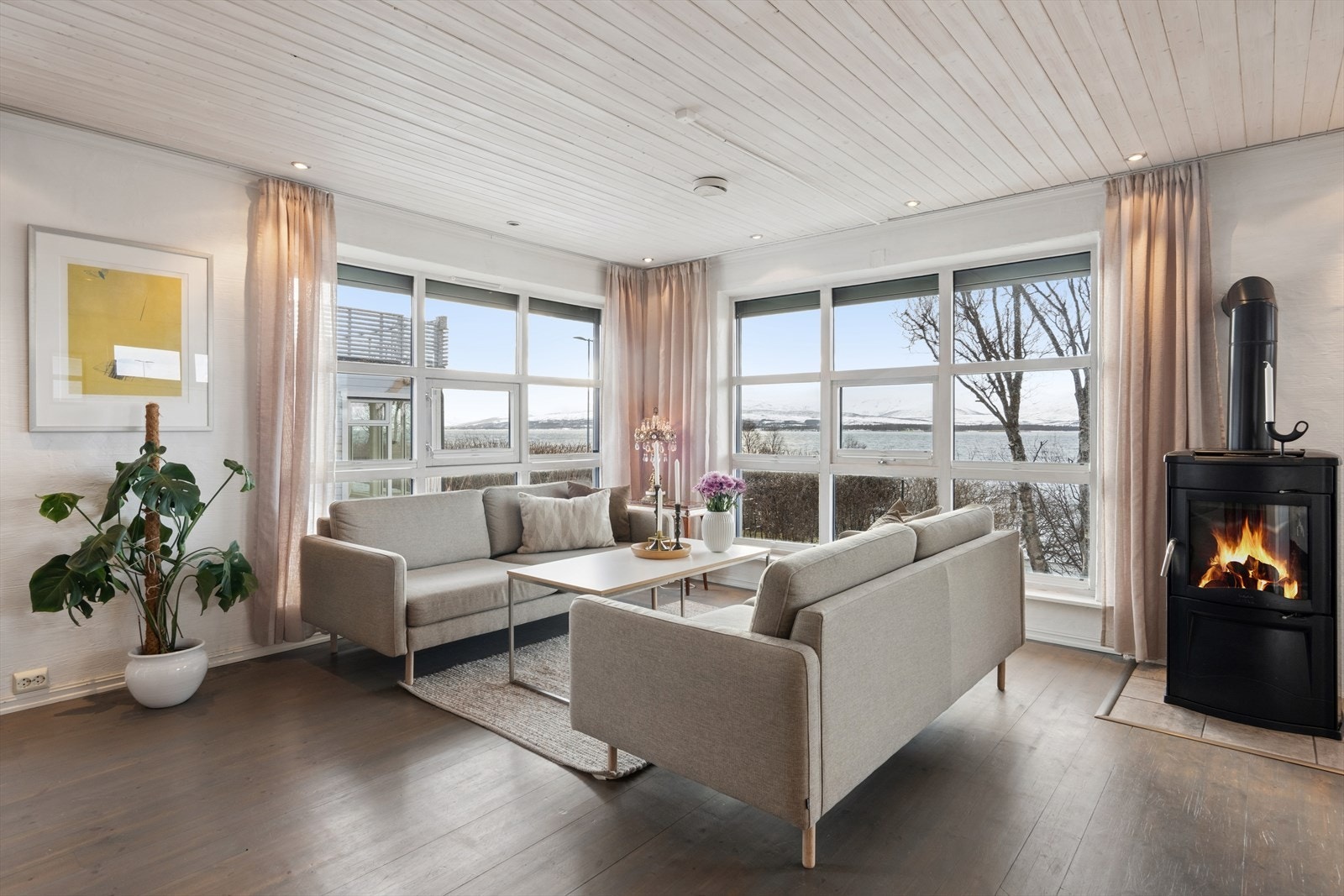 Vedovn i stuen gir både varme og en hyggelig stemning på kalde dager. Galleribilde