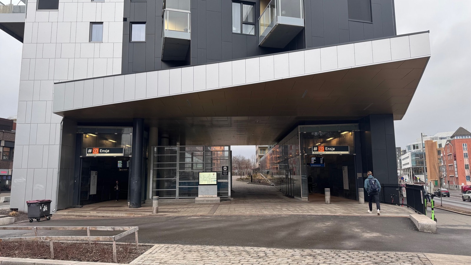 Ensjø stasjon er bare en kort spasertur unna og tar deg raskt og enkelt til Oslo sentrum. Galleribilde