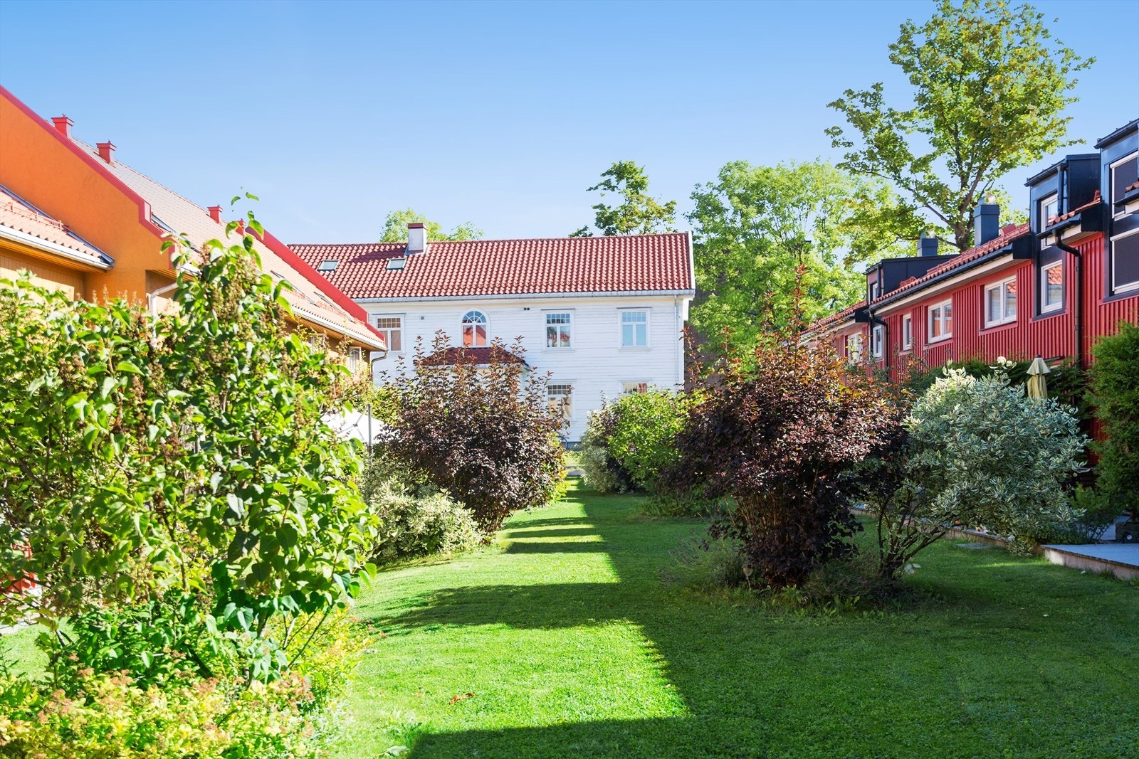 Malerhaugen gård preges av et svært hyggelig bomiljø med et godt naboskap. Så dette er et sted det er enkelt å trives! Galleribilde