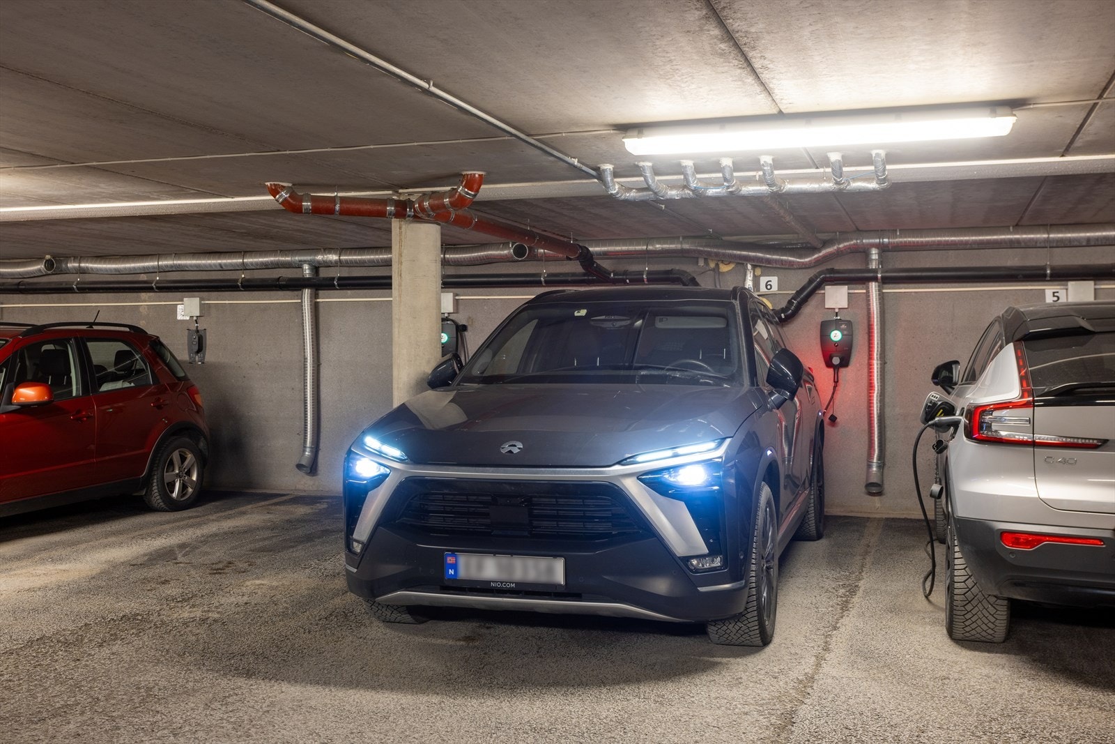 *Garasjeplass med el-billader kan medfølge ved salg etter avtale med selger. Det anbefales å skrive i budskjema dersom man ønsker å kjøpe garasjeplassen i tillegg. Prisen vil bli satt til kr. 400.000,-som kjøper må innbetale i tillegg til kjøpesummen. Galleribilde