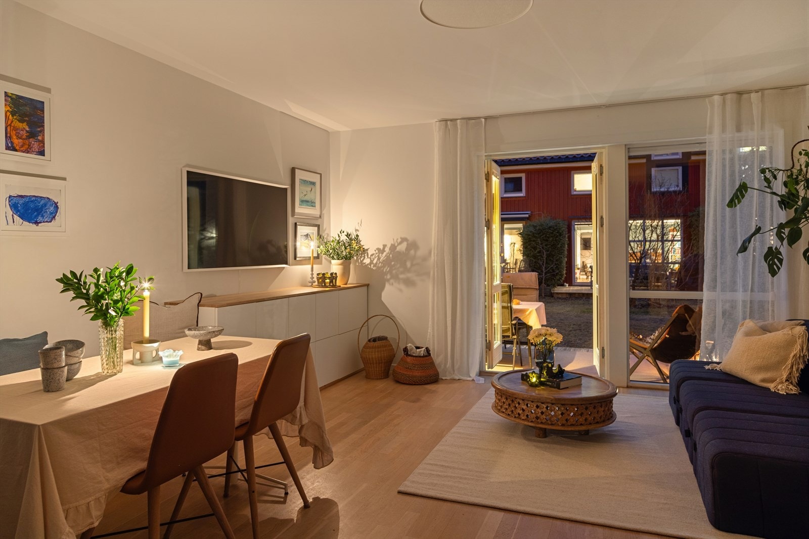 Kveldshygge i stuen. Galleribilde