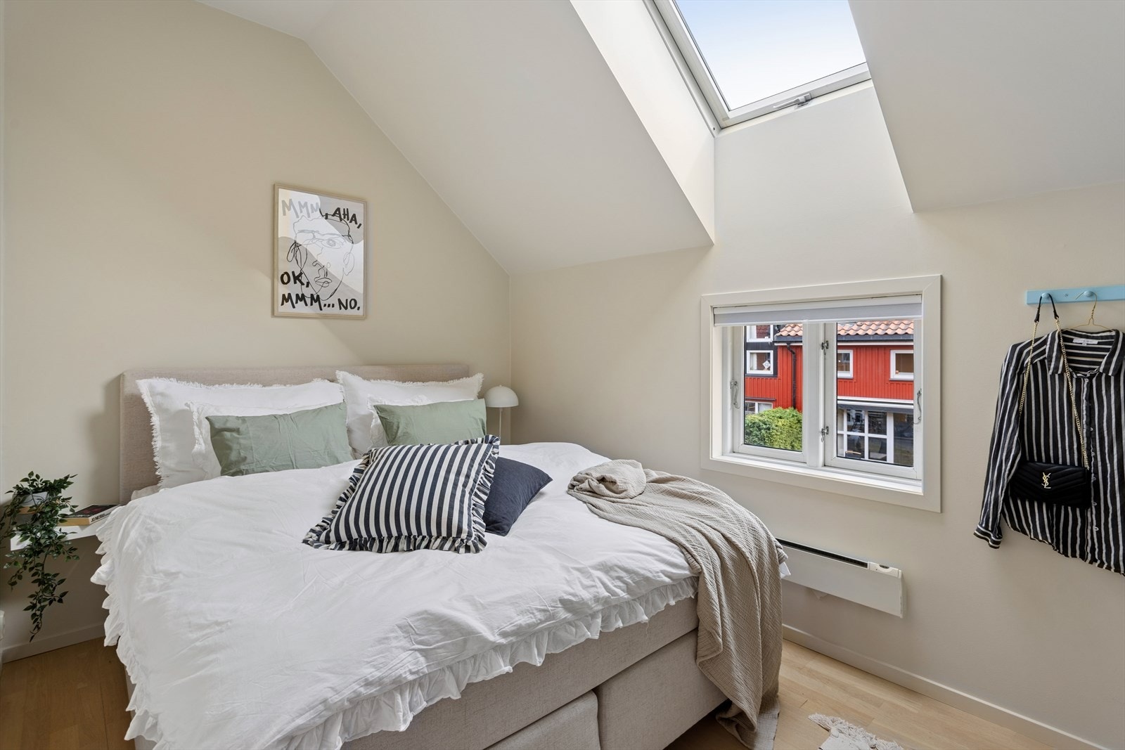 Hovedsoverommet har god plass til dobbeltseng og tilhørende møblement. Galleribilde