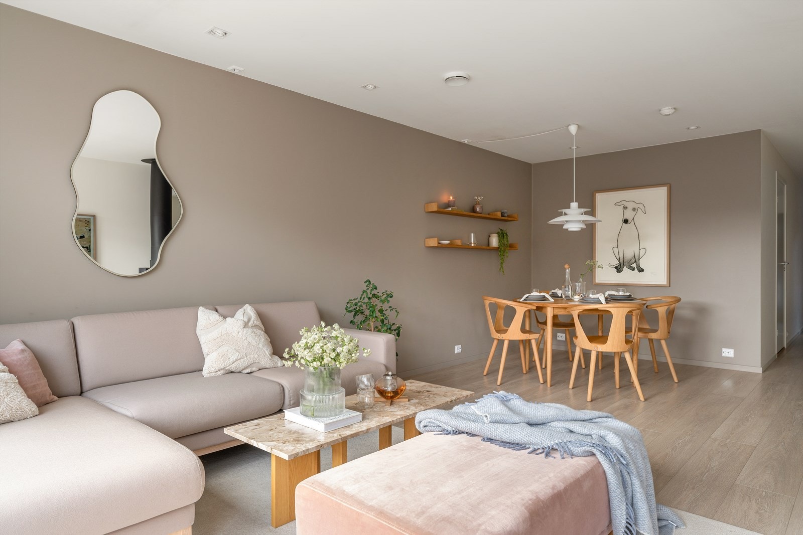 1. etg: Stue/spisestue Galleribilde