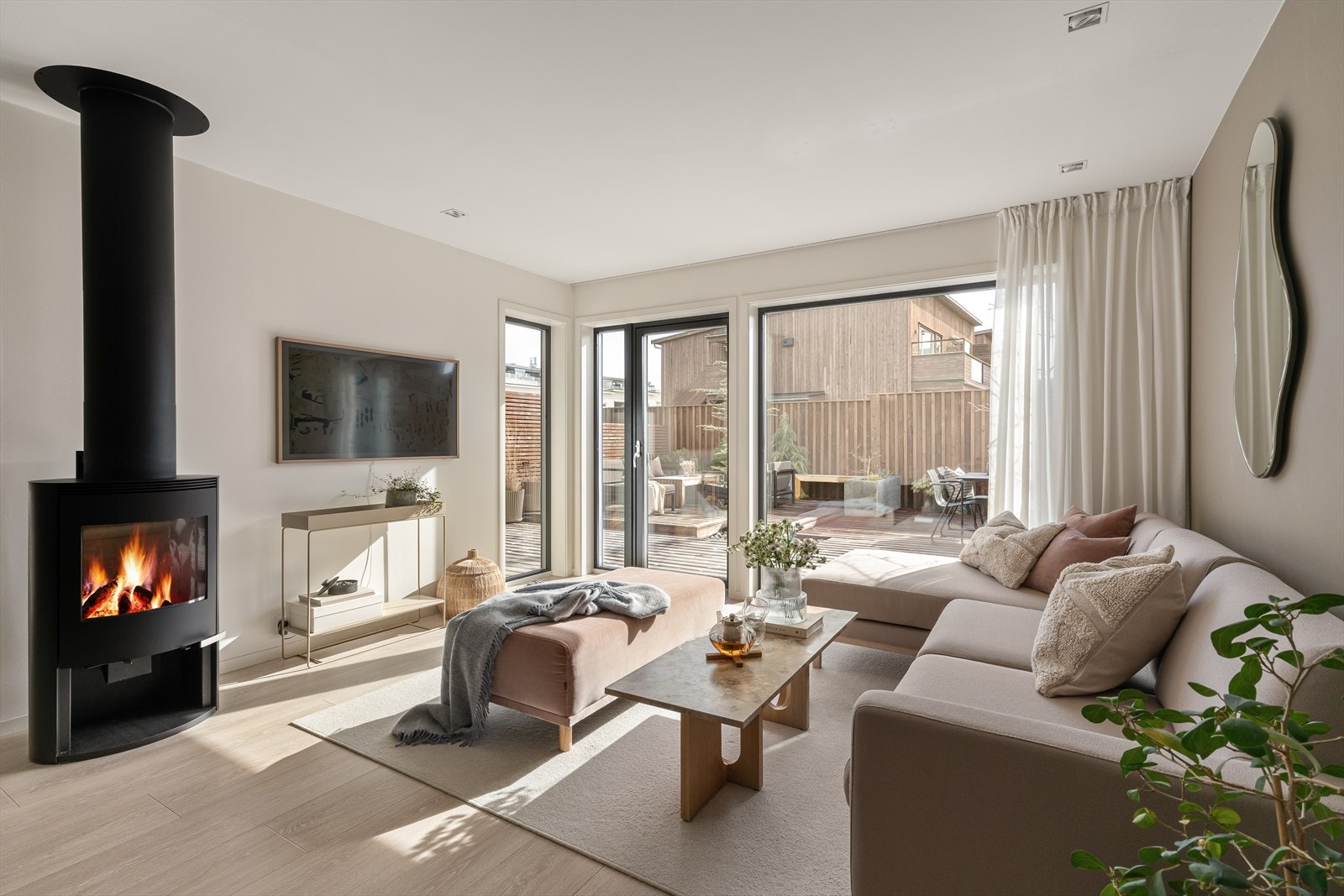 1. etg: Herlig vedovn blir mye brukt både for varme og for kosen Galleribilde