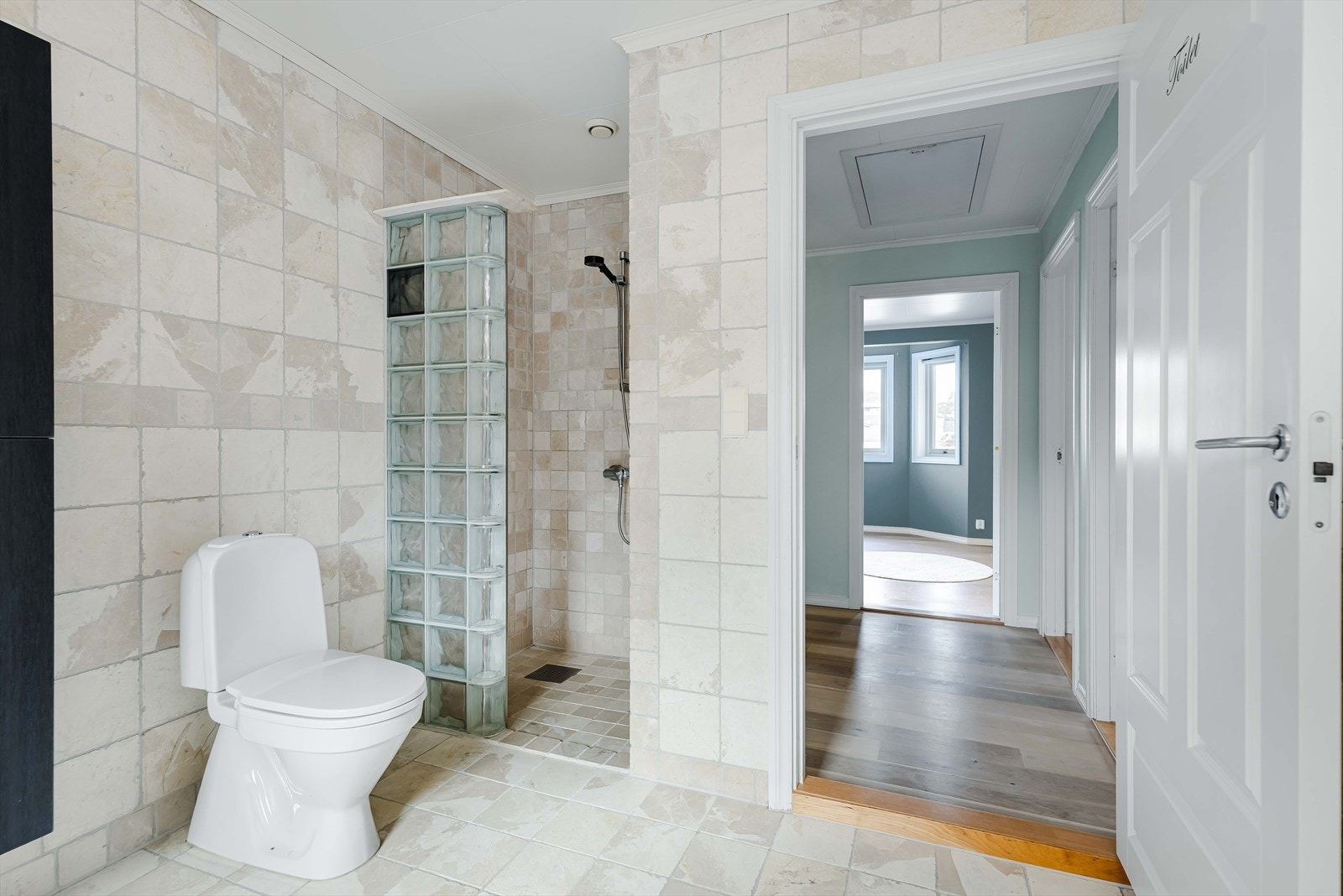 Flott dusjnisje Galleribilde