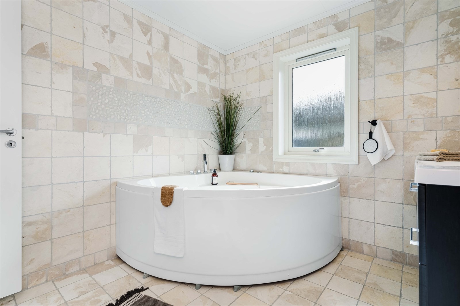 Pene detaljer med steiner innimellom flisene Galleribilde