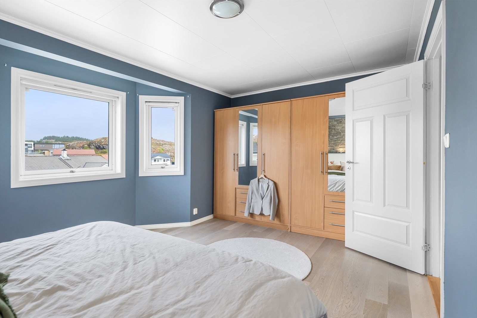 God oppbevaringsplass i garderobeskap Galleribilde