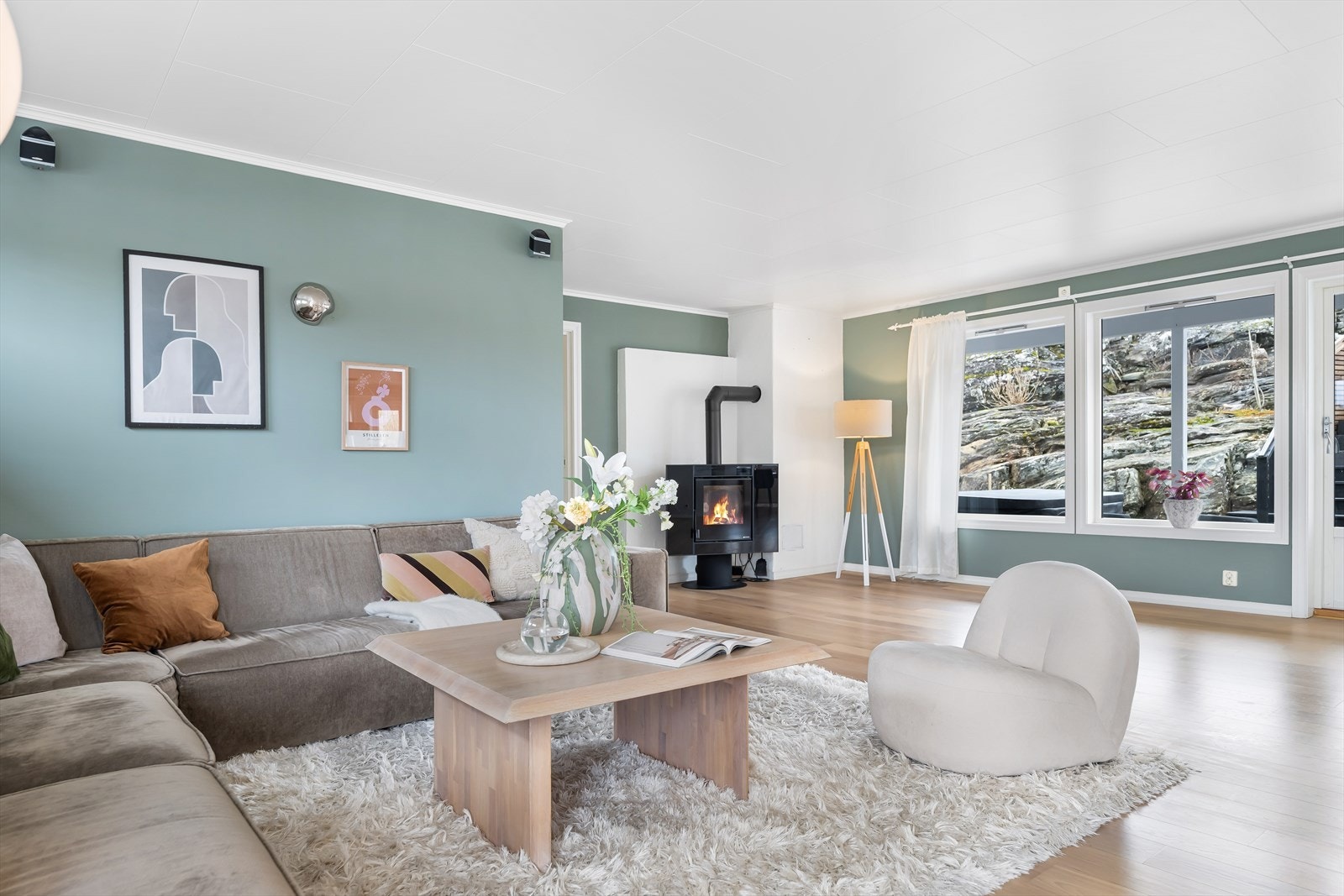 Delikate fargevalg i stue, og ellers gjennom boligen Galleribilde