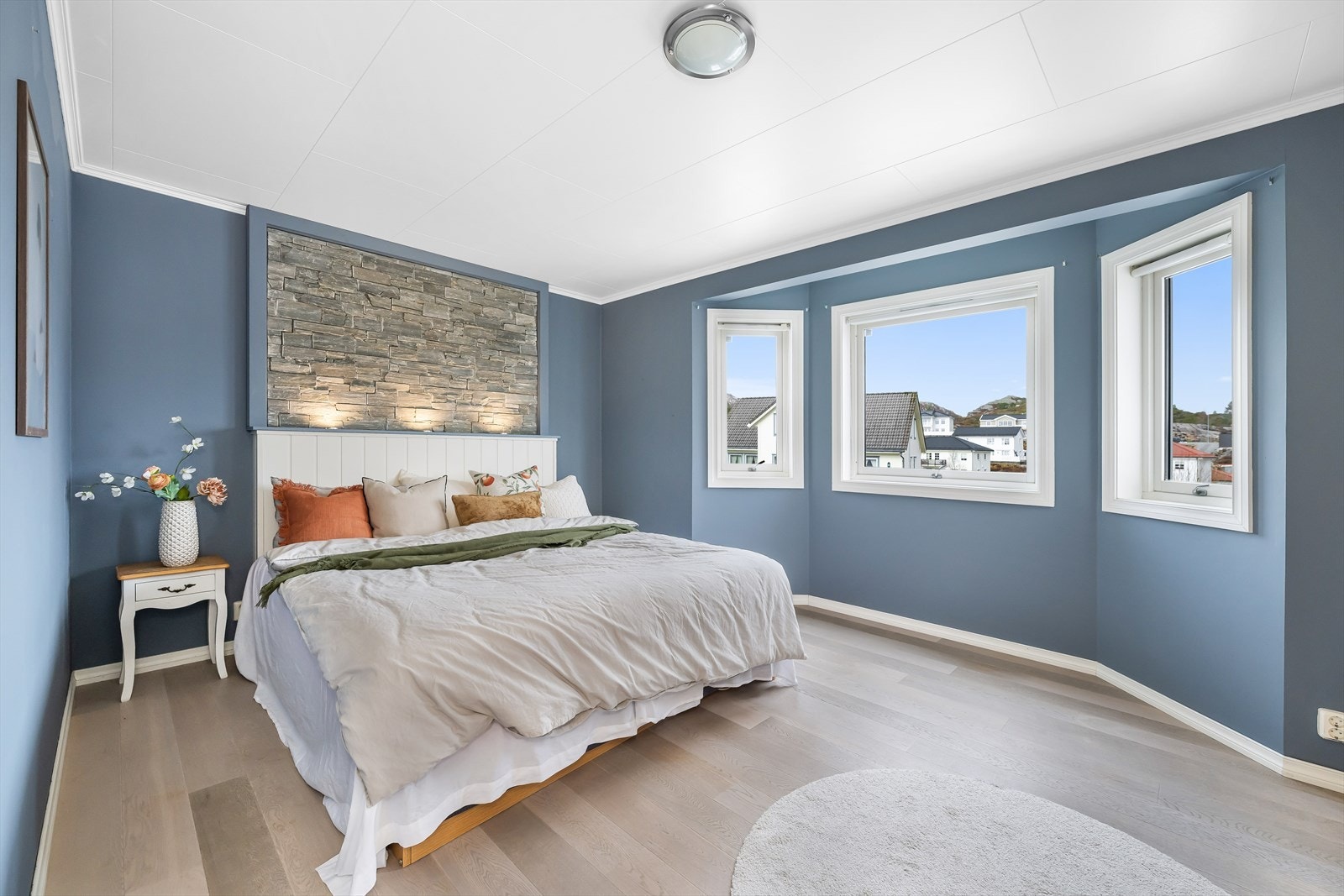 Soverommene i 2.etasje har et areal på 9,6 m², 17,1 m8 og 12,5 m² Galleribilde