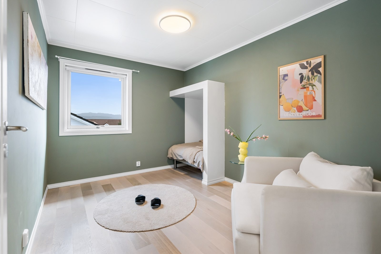 I 2.etasje er det 3 soverom, hvorav alle er av hor størrelse Galleribilde