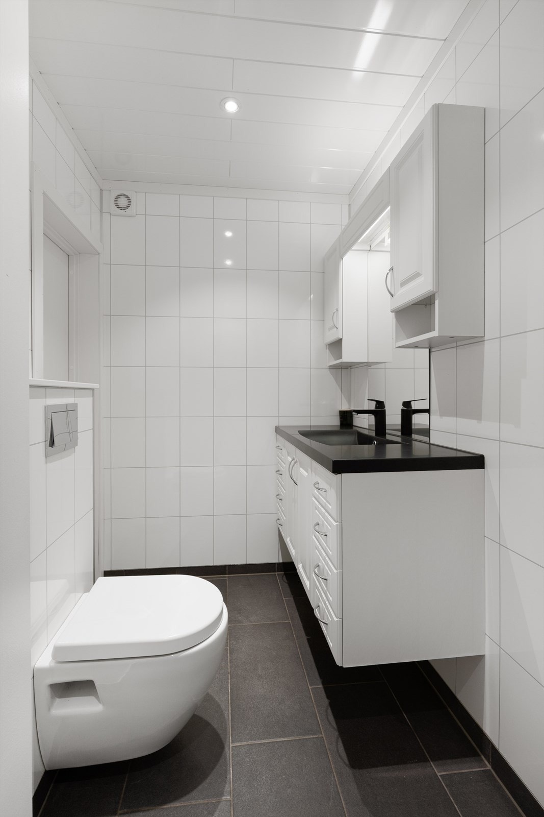 Her er det varmekabler i gulvet og mekanisk avtrekk for god ventilasjon. Galleribilde