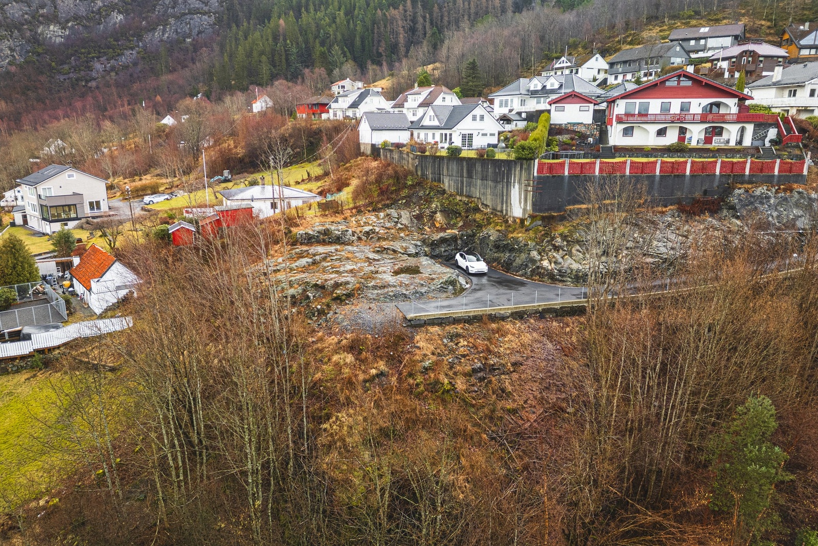 Nabolaget passer godt for både unge, voksne og barnefamilier, med gangavstand til skole, barnehage og dagligvare. Galleribilde