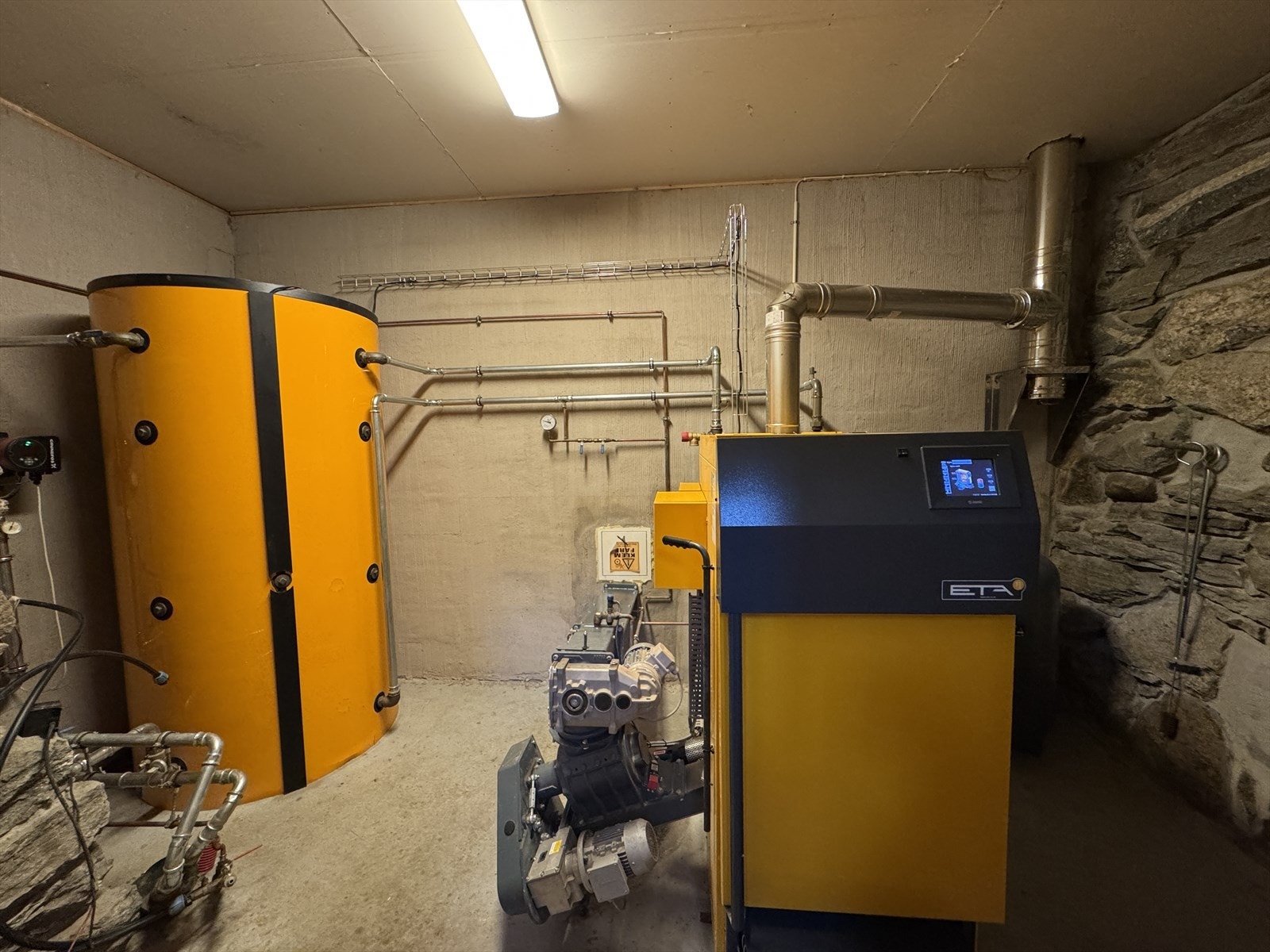 Driftsbygningen inneholder bl.a. nyere flisfyringsanlegg Galleribilde