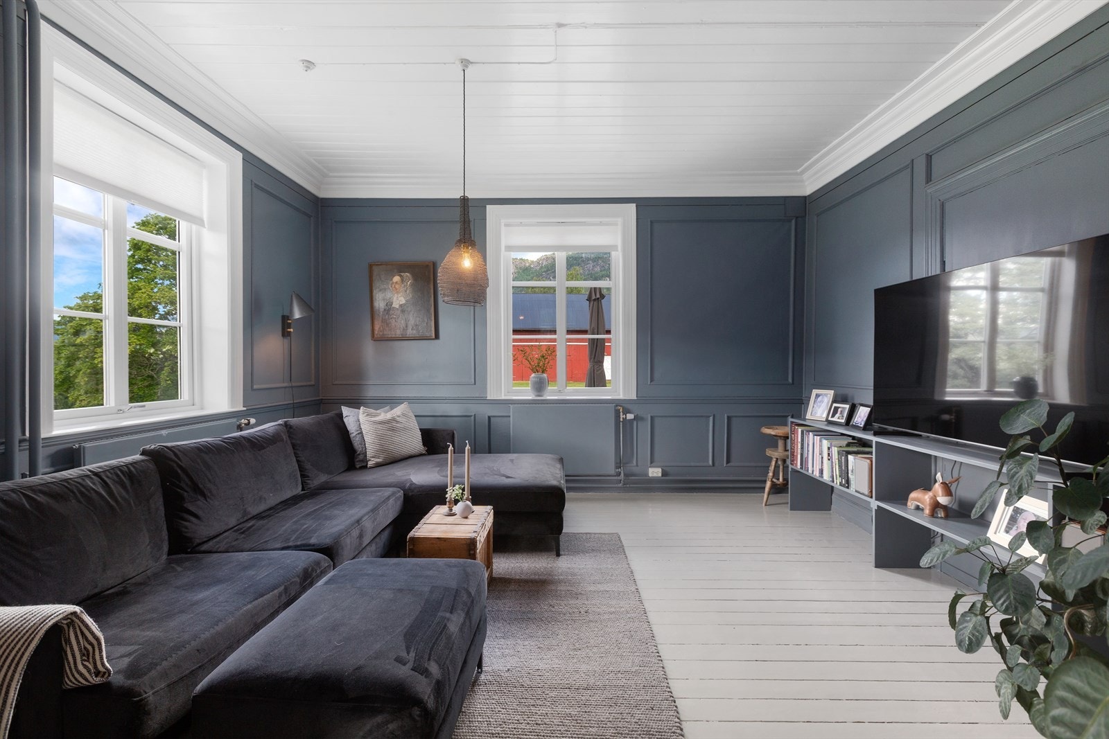 Hovedplan i våningshuset har flere stuer Galleribilde