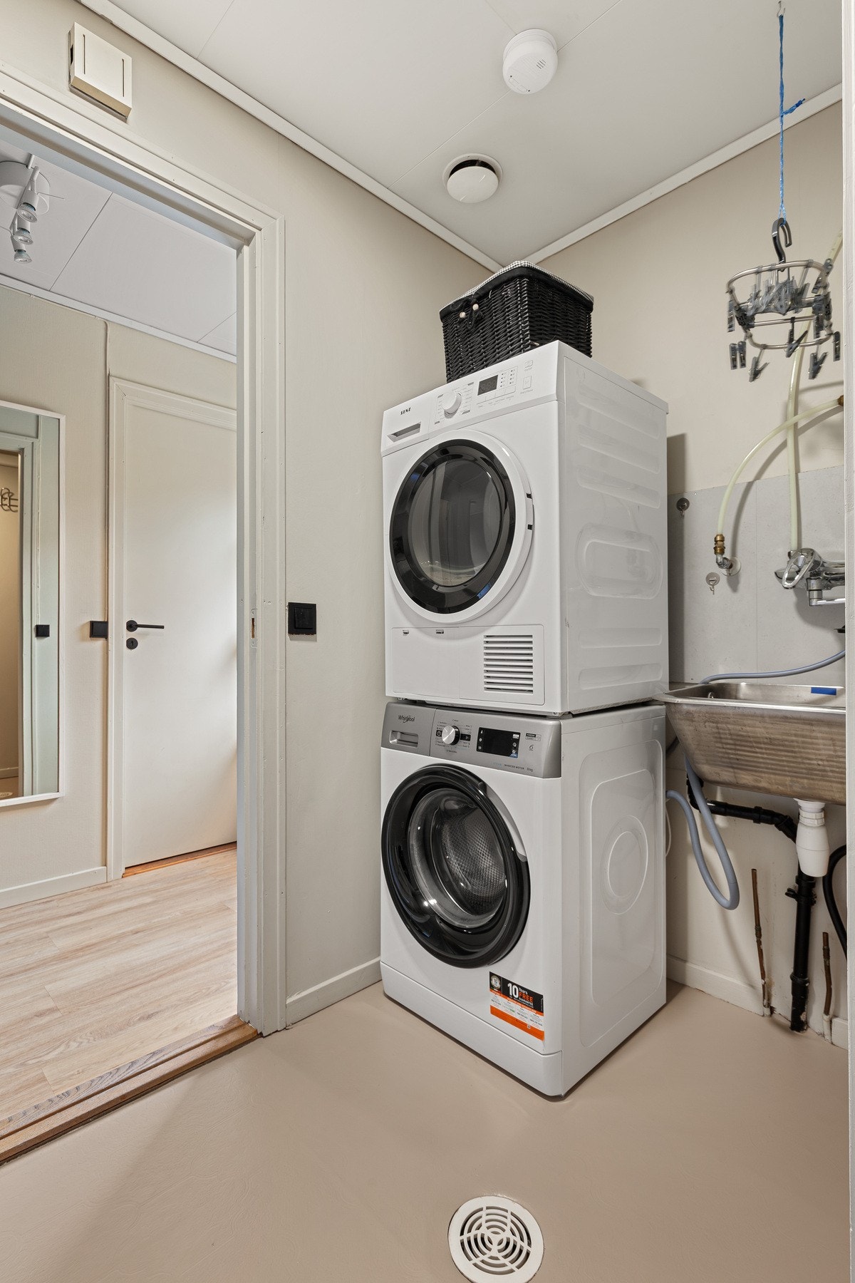 Vaskerom Galleribilde