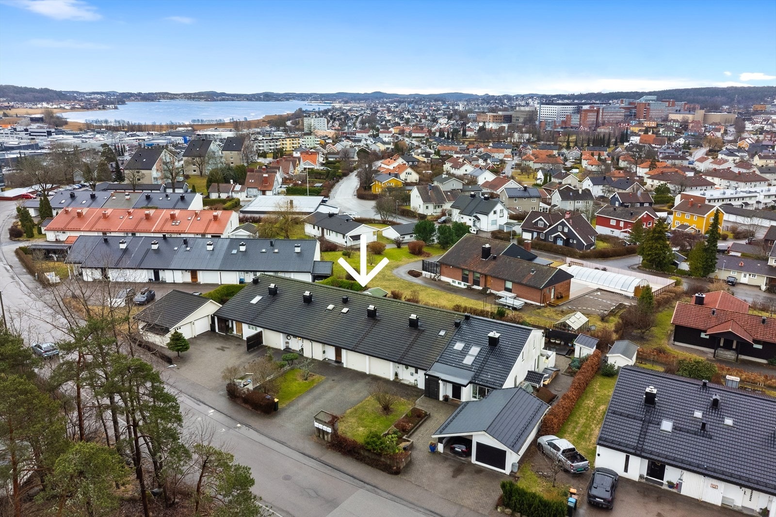 Her bor man i et etablert boligstrøk med få minutters gangavstand til Tønsberg sentrum og alt Norges eldste by har av fasiliteter. Galleribilde
