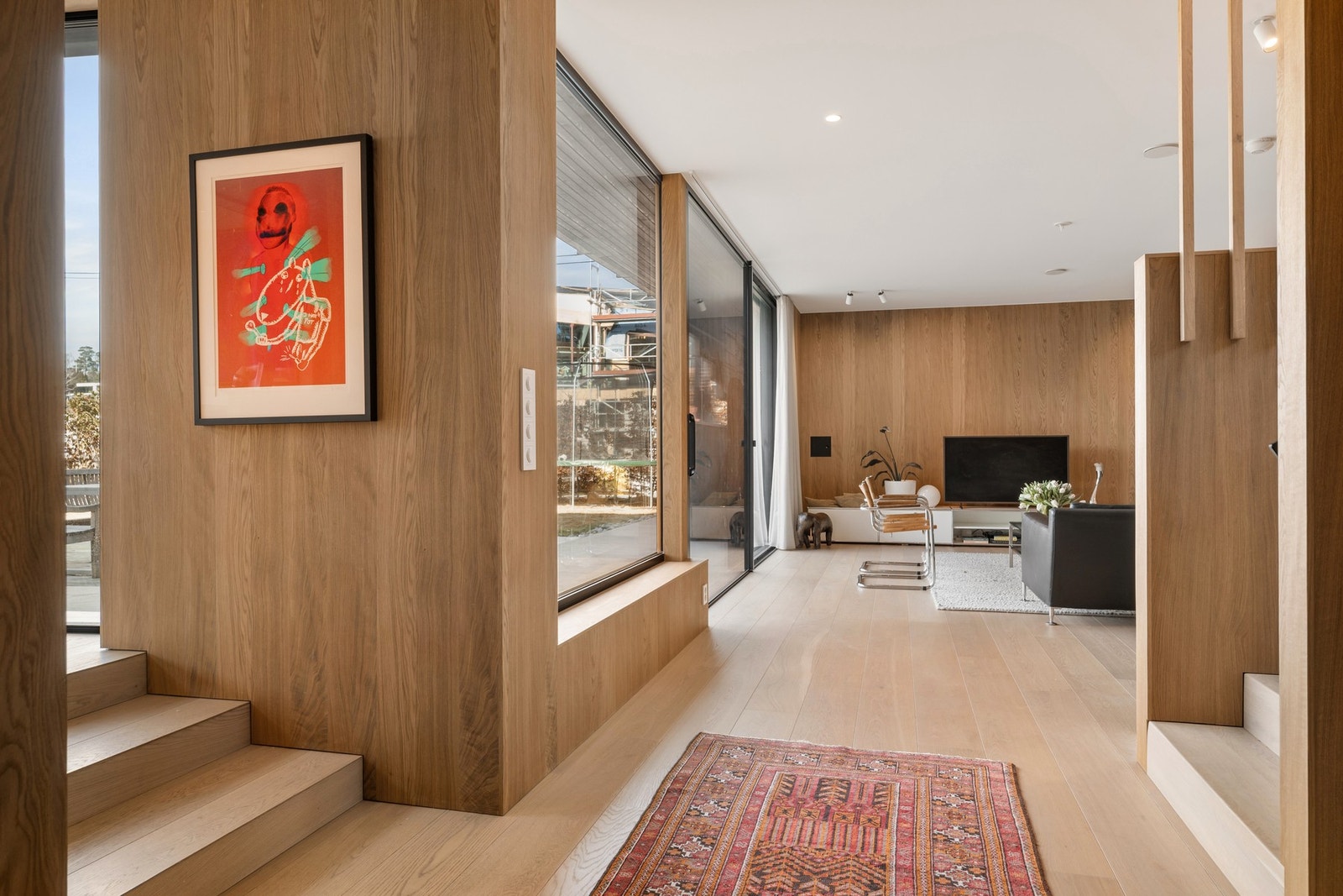 1.etasje inneholder Entrè, stue, kjøkken/spisestue, toalettrom Galleribilde