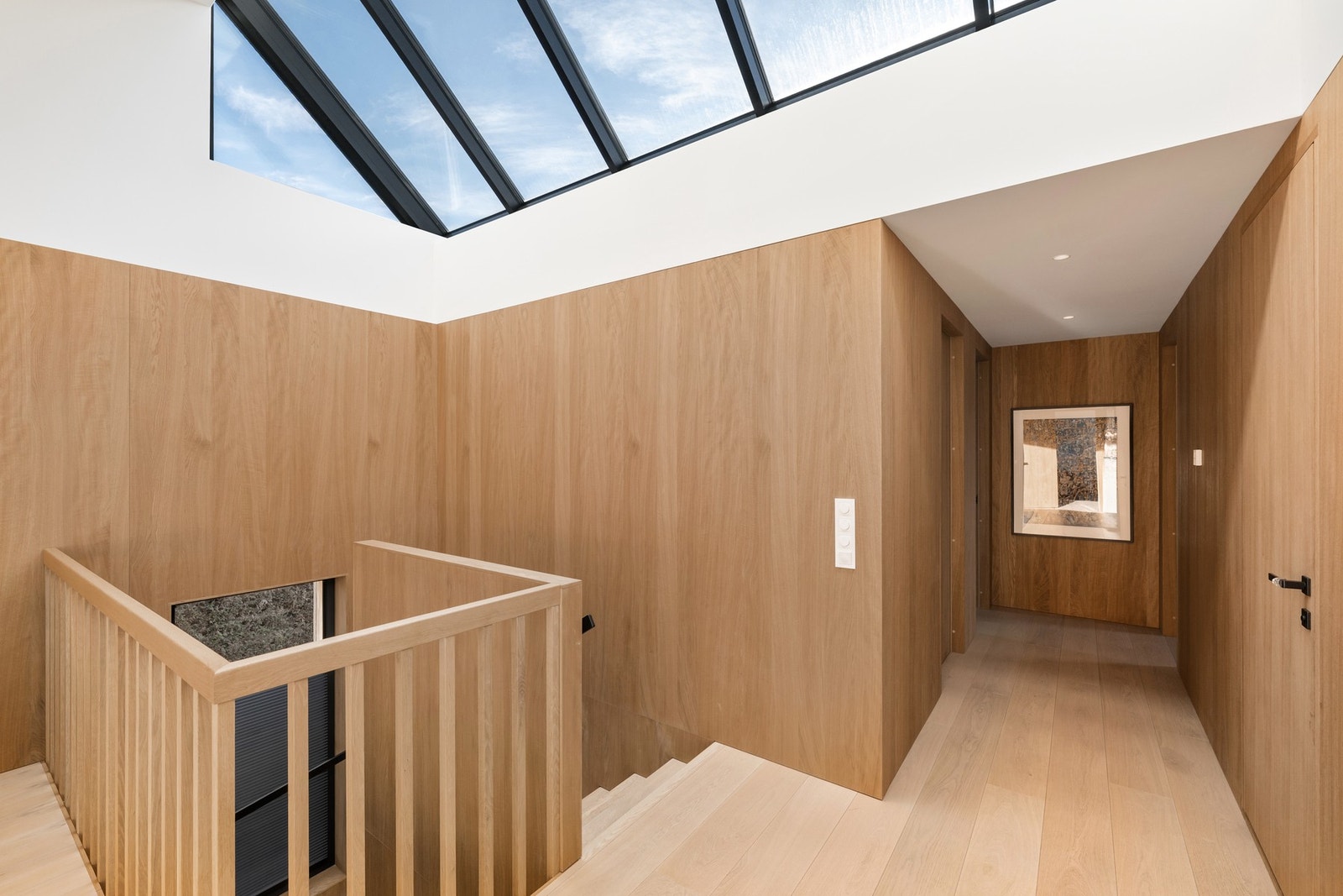 2.etasje inneholder Stue, 4 soverom, hovedbad, garderobe, bad og gang Galleribilde