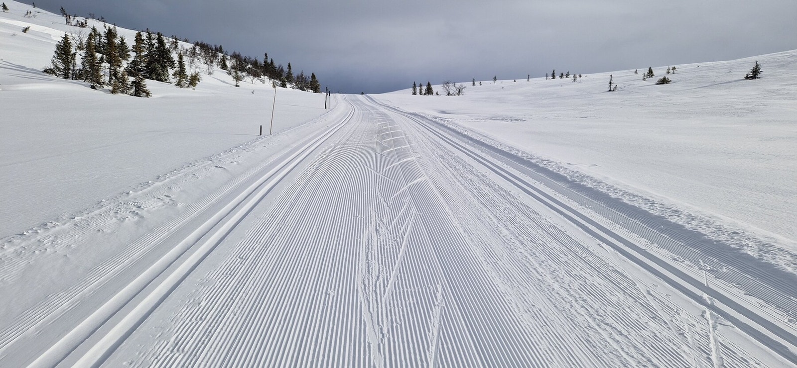 Løypenettet i fjellene rundt Haglebu og Buinlian har velpreparerte sport både i høyfjellsterreng og i lunere skogsområder. Galleribilde
