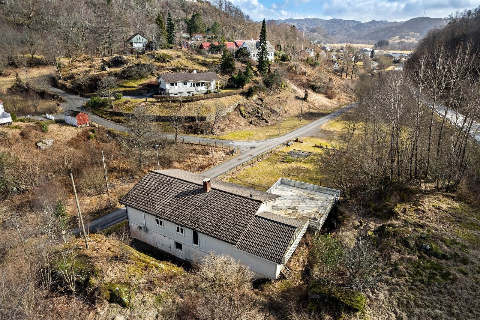 Boligen har fin og rolig beliggenhet i mindre boligområde. Galleribilde