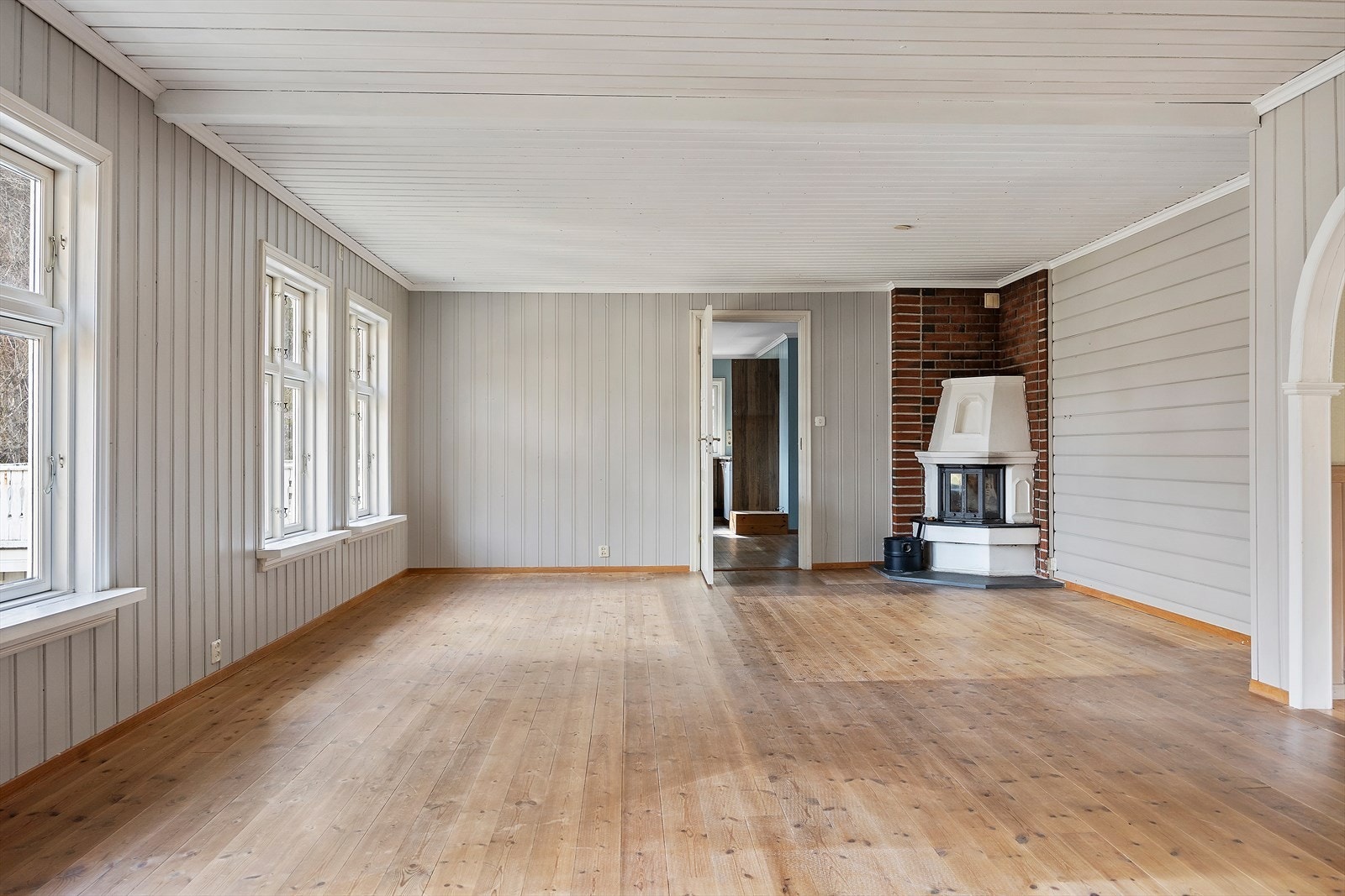 Peis i stue Galleribilde