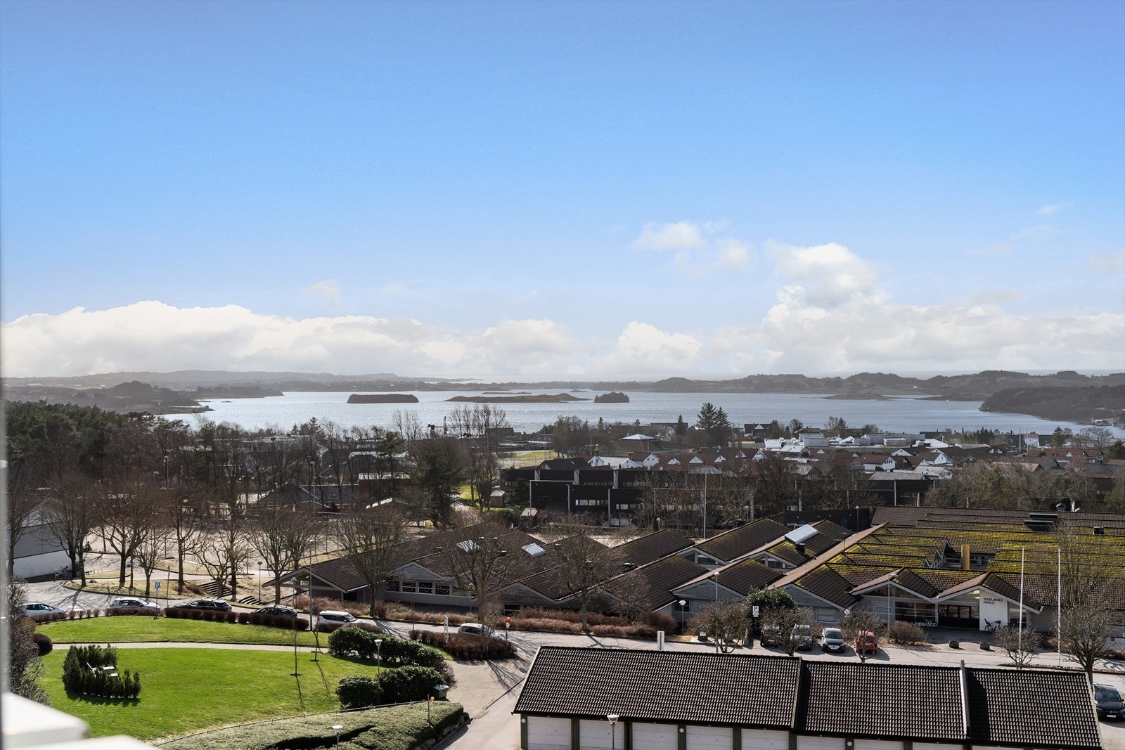 Nydelig utsikt fra balkongen mot Hafrsfjord Galleribilde