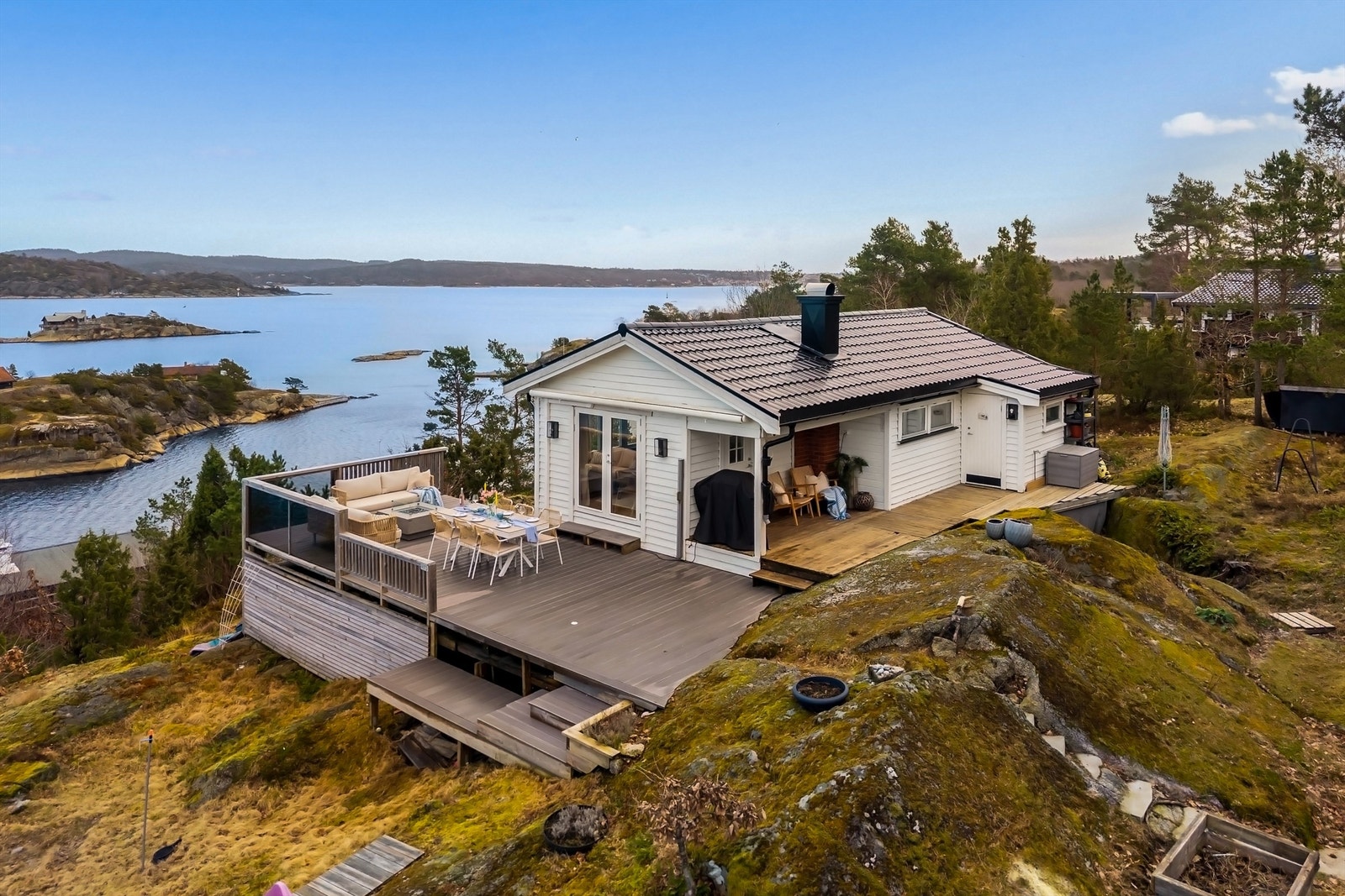 Høyt og fritt med gode solforhold og fantastisk utsikt. Galleribilde