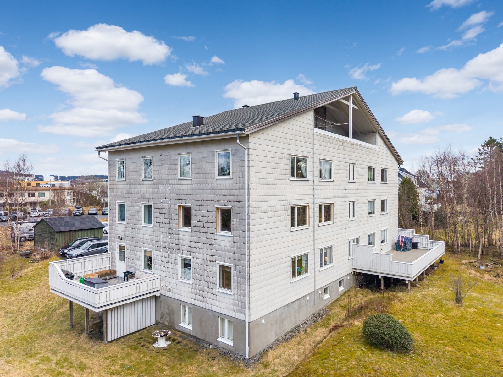 Stor felles tomt med fri benyttelse for alle beboere. Galleribilde