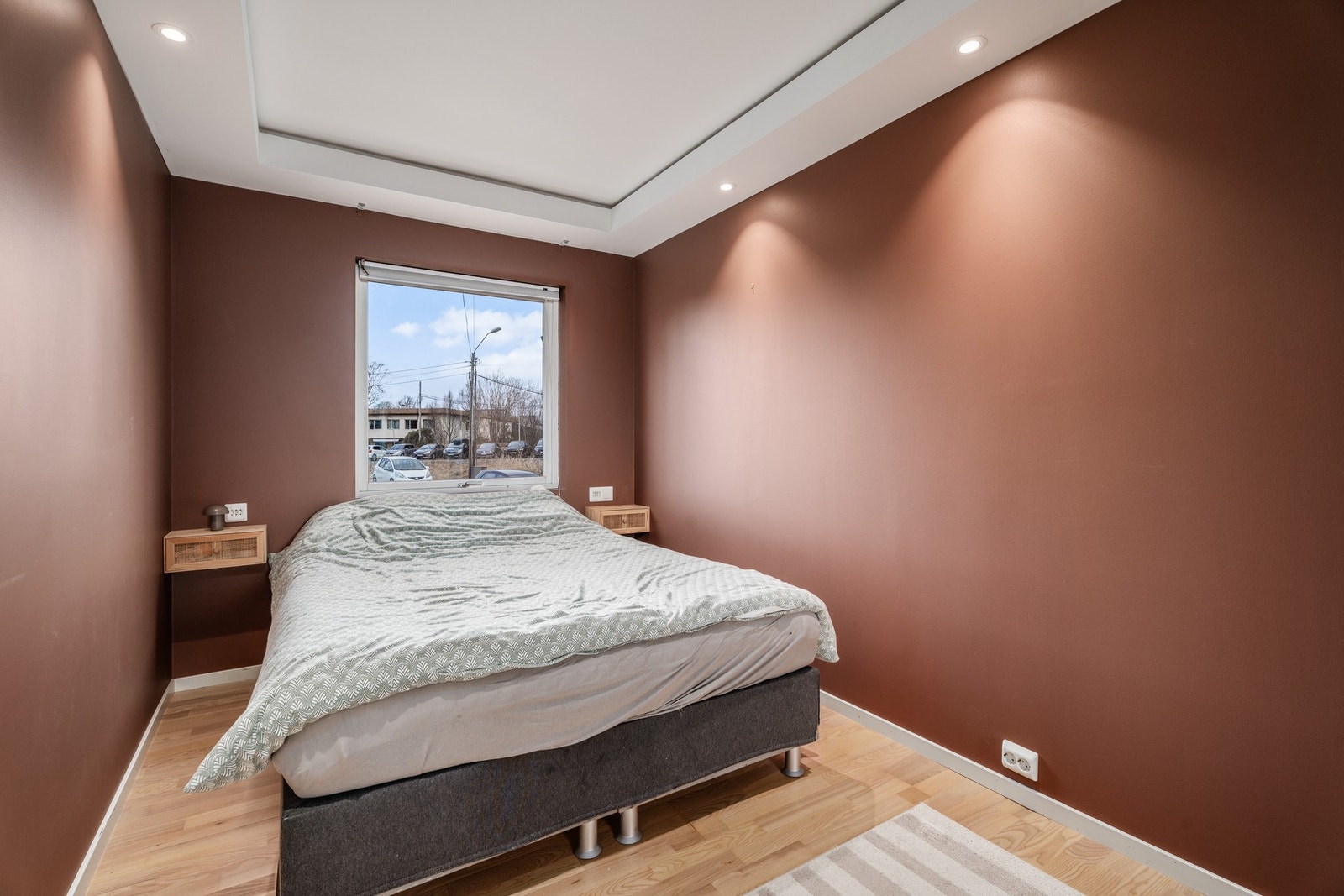 Soverommet slipper inn godt med dagslys og har plass til en dobbeltseng. Galleribilde
