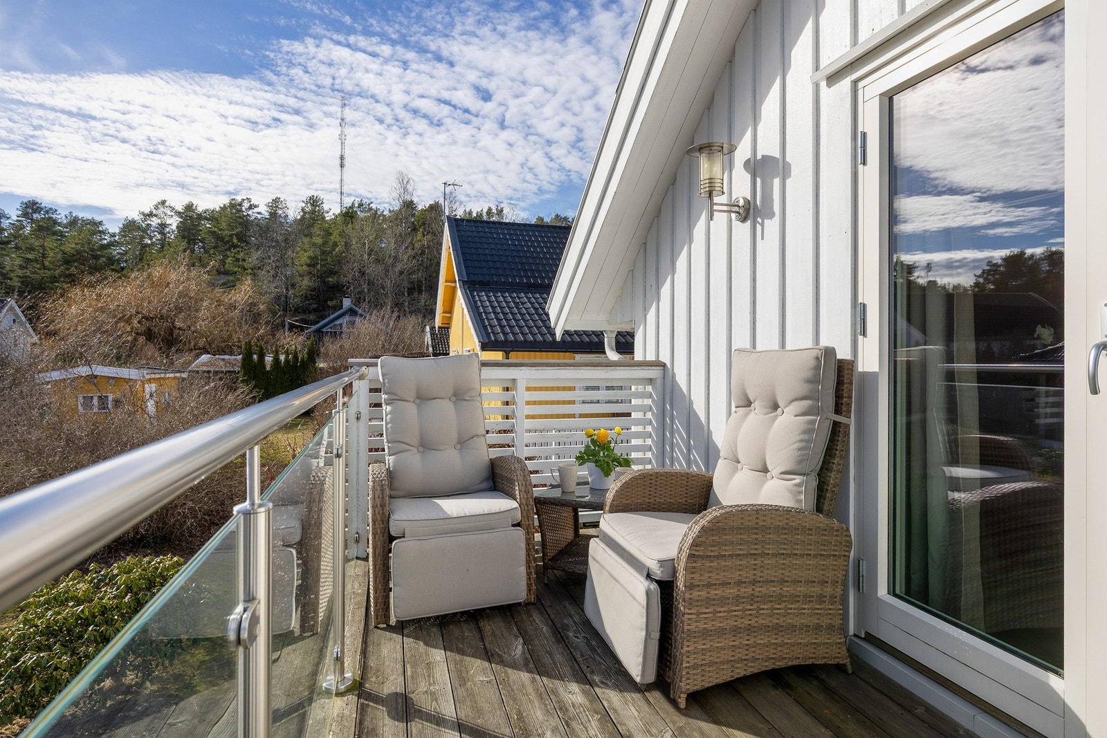 Utgang til veranda. Utfellbar brannstige. Galleribilde